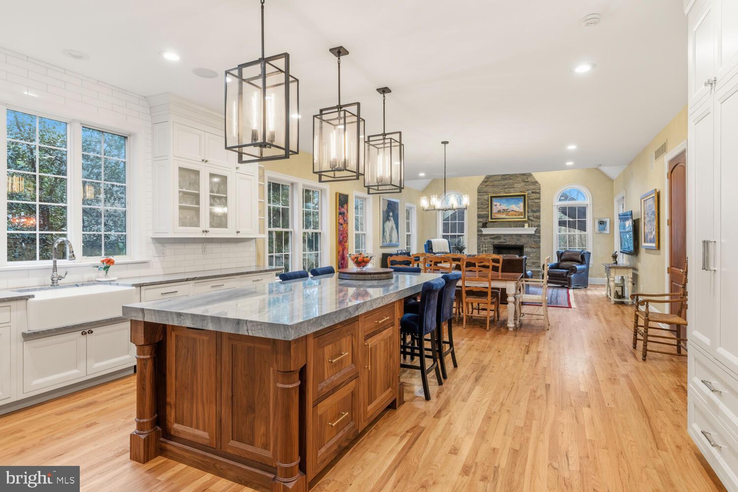 CHESTNUT HILL - Residential