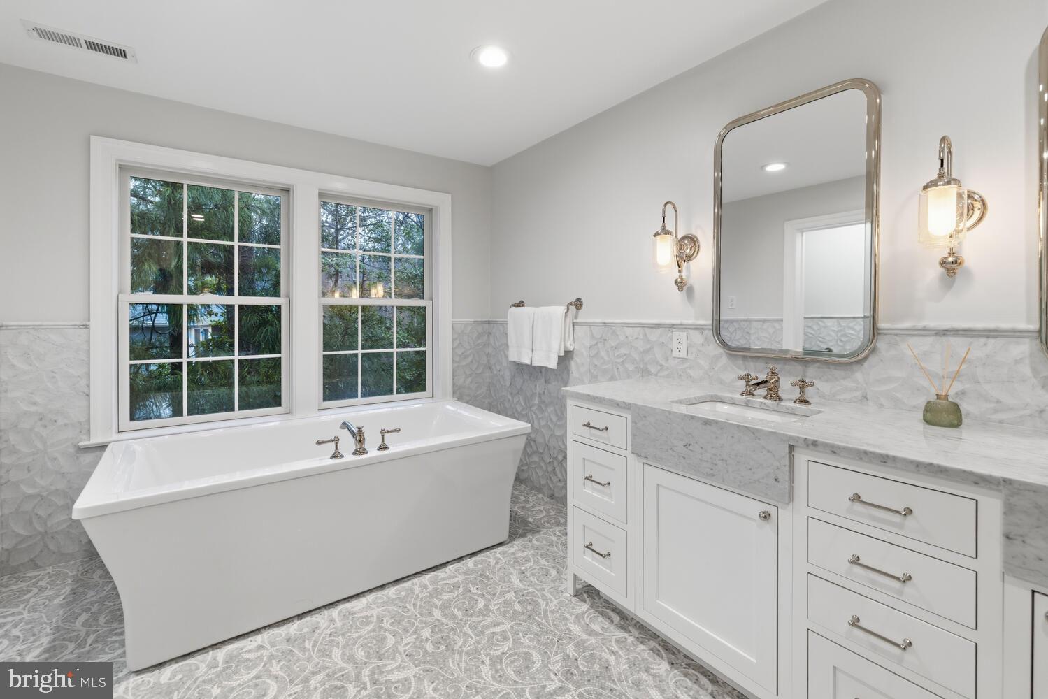 CHESTNUT HILL - Residential