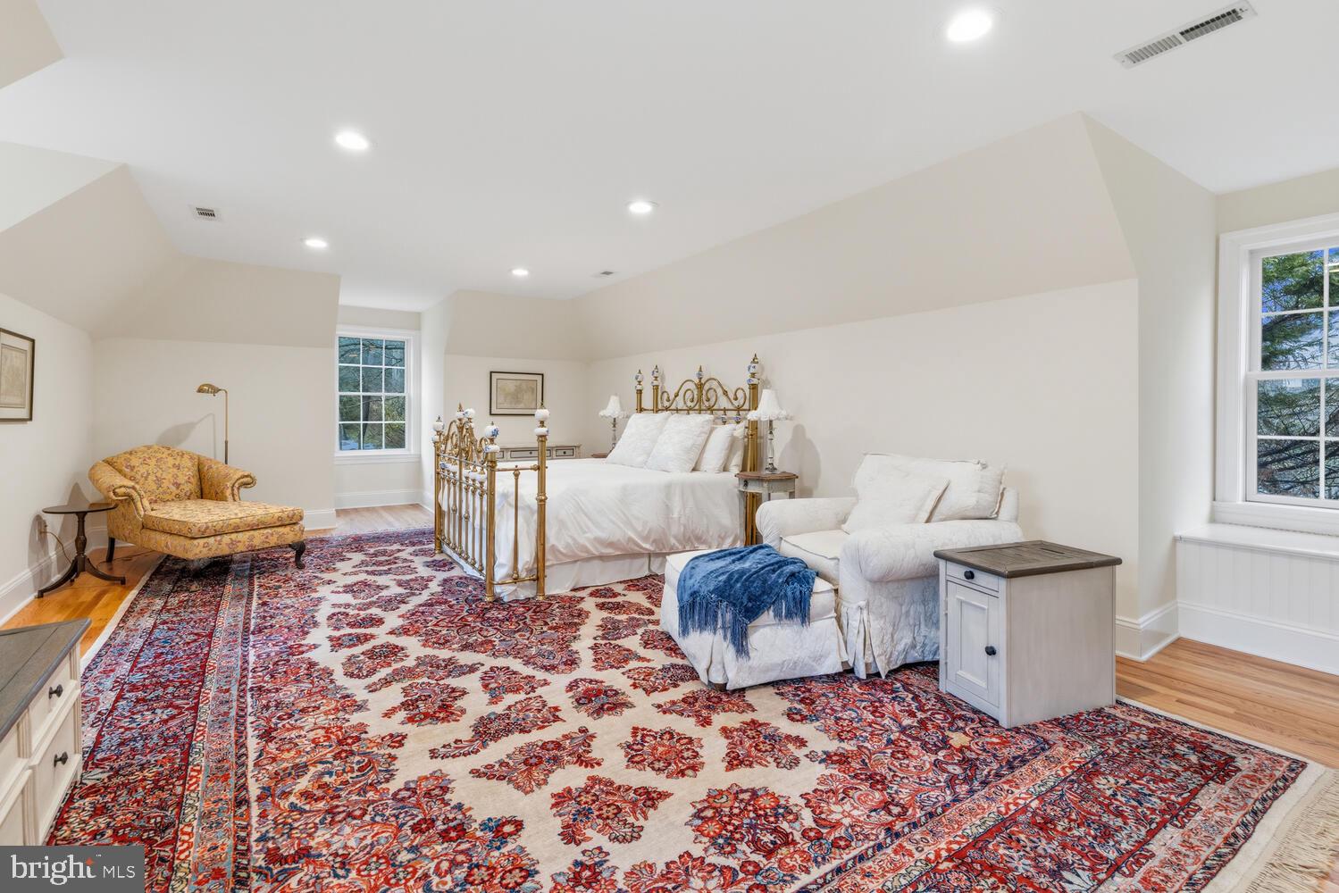 CHESTNUT HILL - Residential