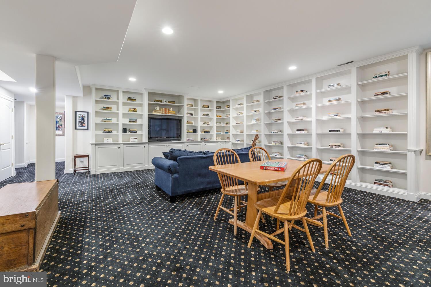 CHESTNUT HILL - Residential