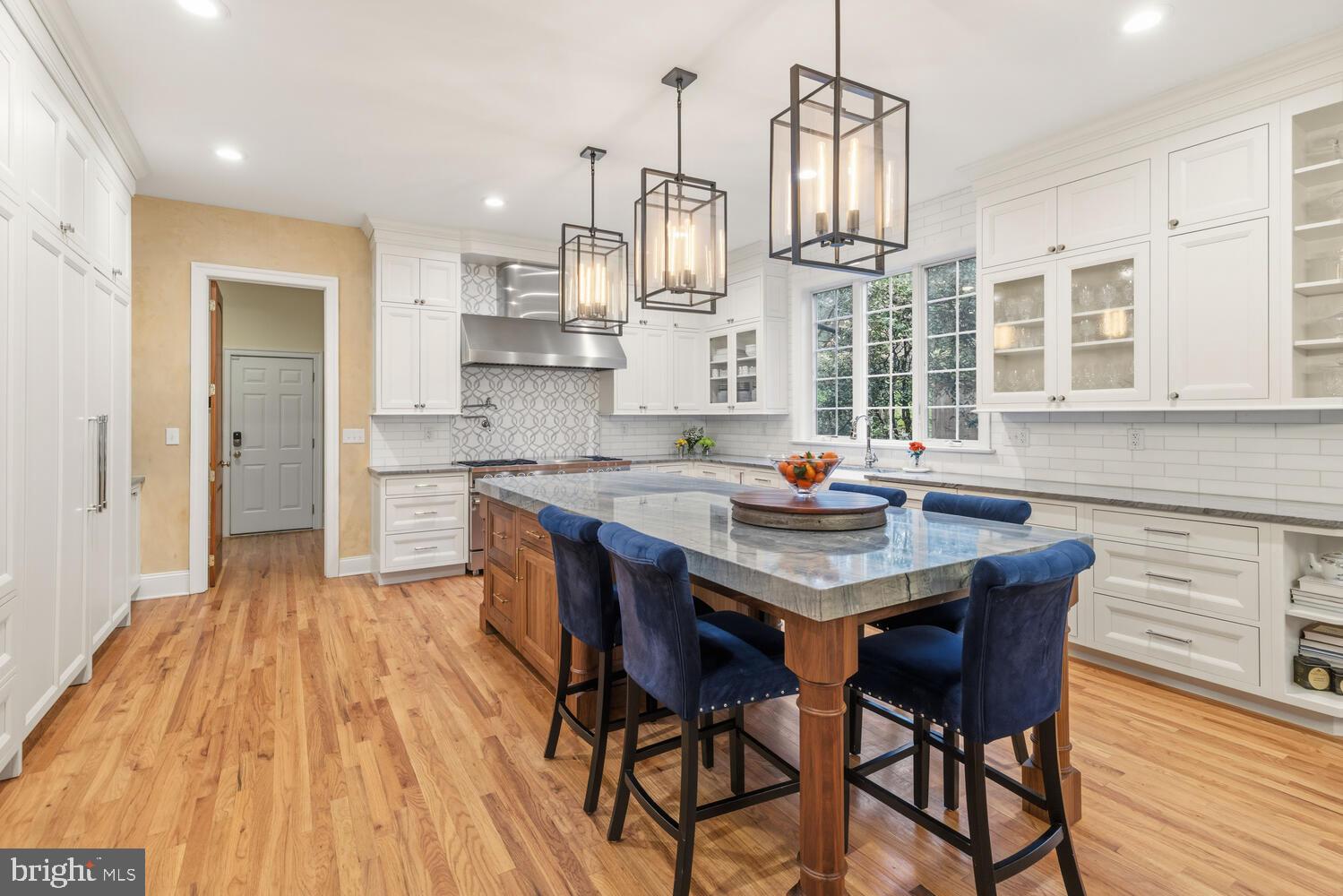 CHESTNUT HILL - Residential