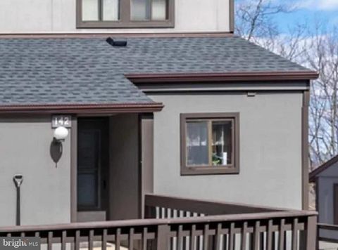 142 CROSS COUNTRY LANE TANNERSVILLE PA 18372