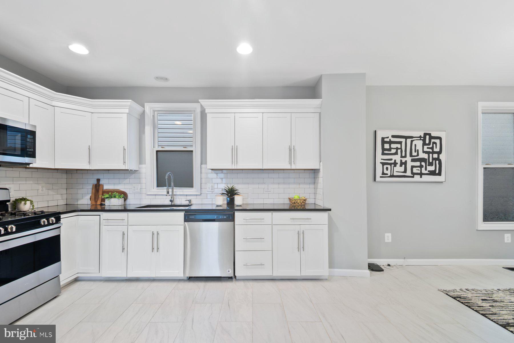 LANDSDOWNE - Residential