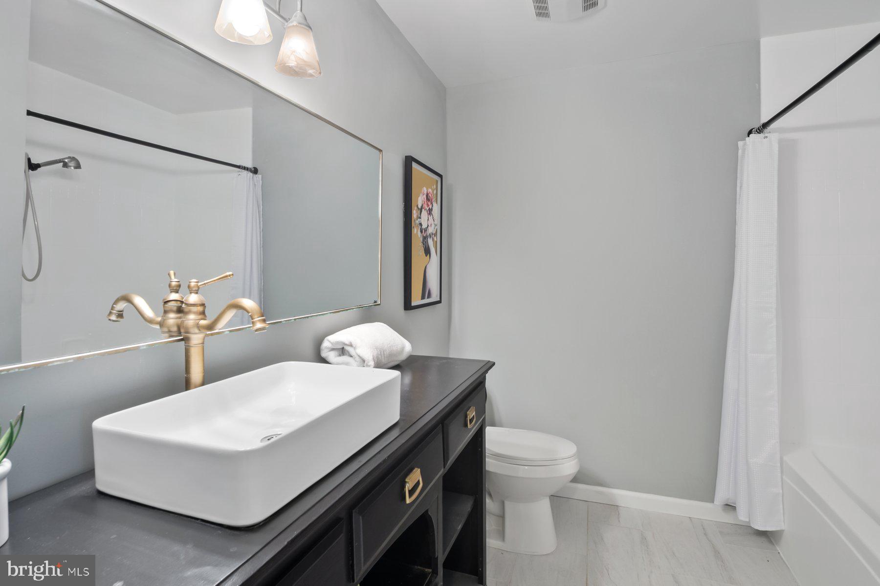 LANDSDOWNE - Residential