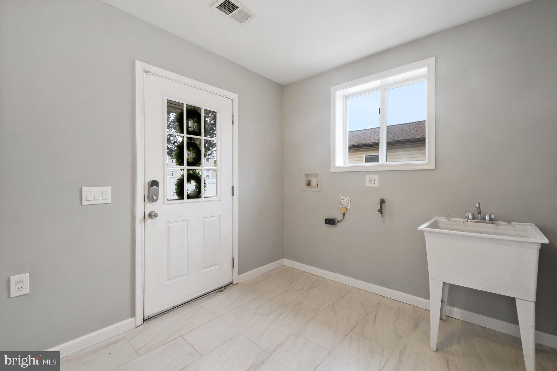 LANDSDOWNE - Residential