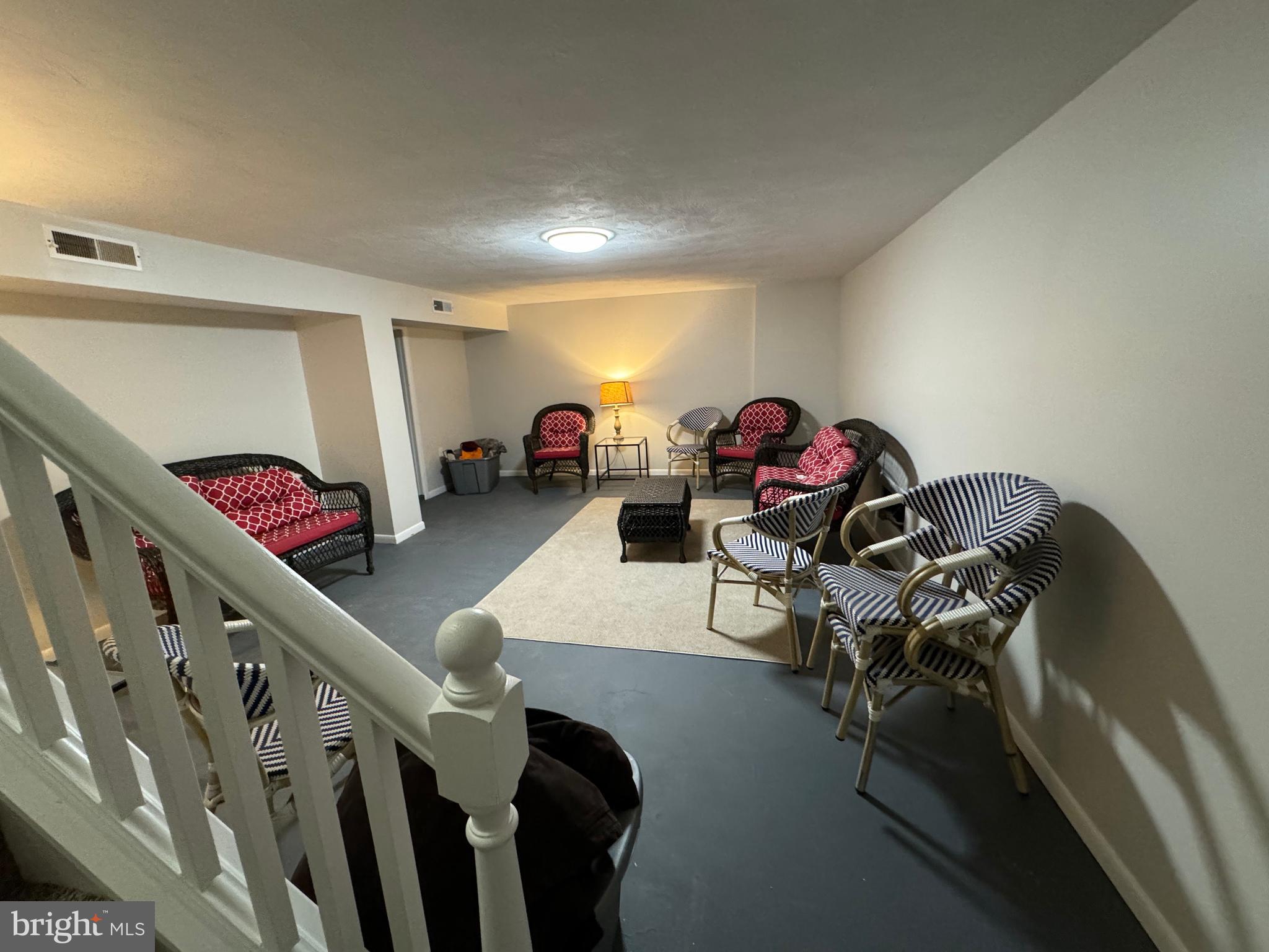 PRESIDENTIAL ARMS - Residential