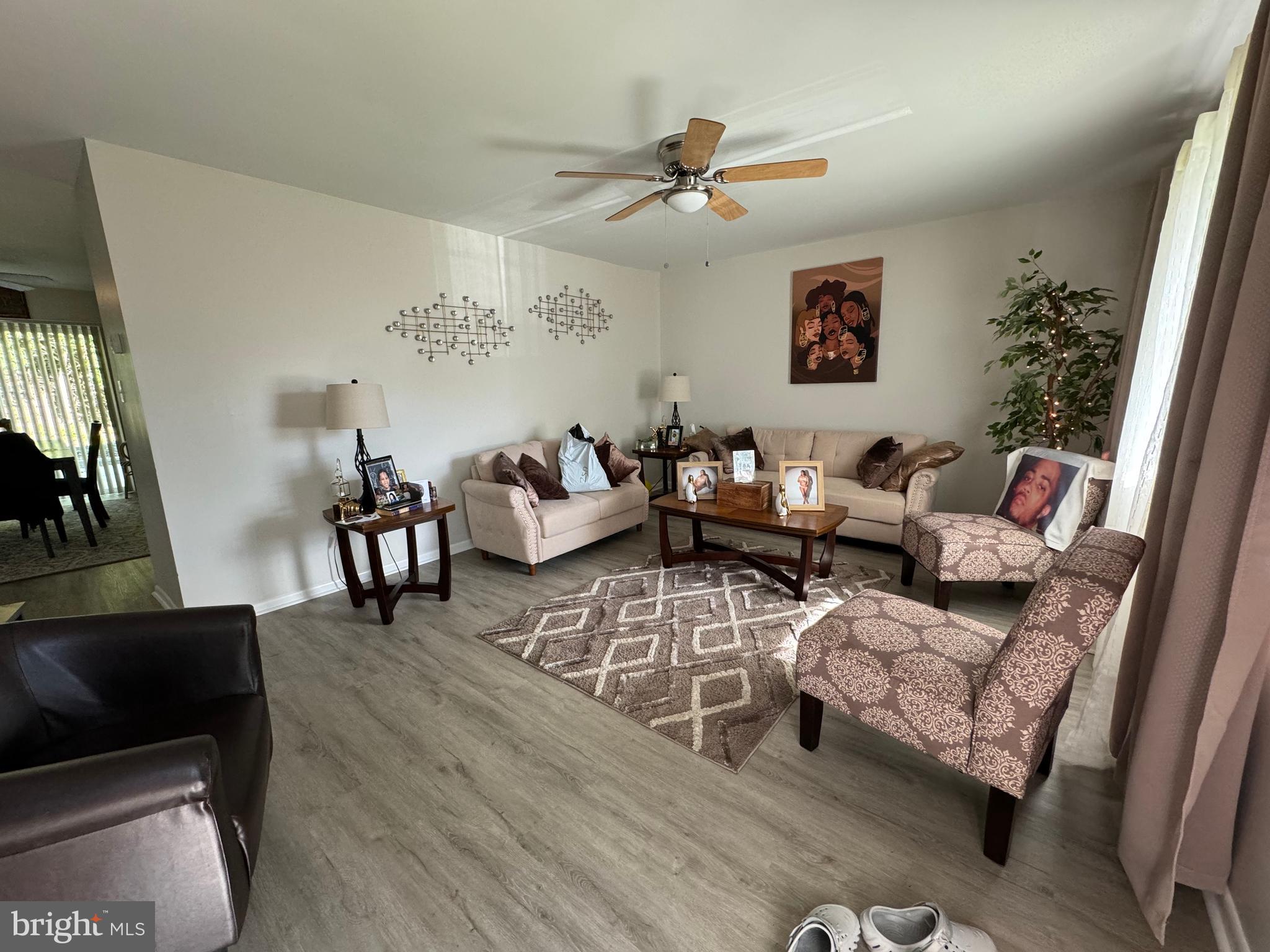 PRESIDENTIAL ARMS - Residential