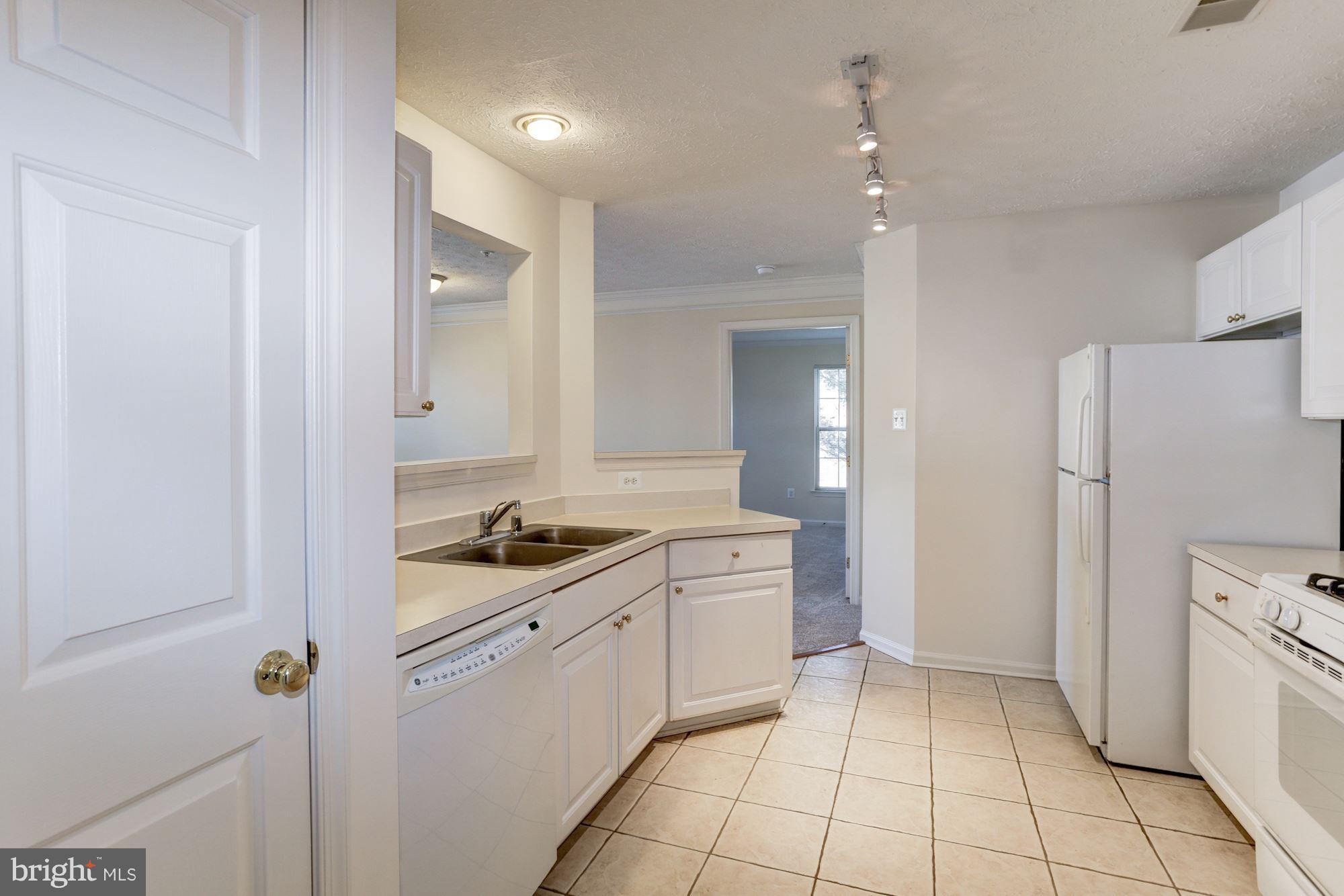 OWINGS MILLS NEWTOWN - Residential Lease