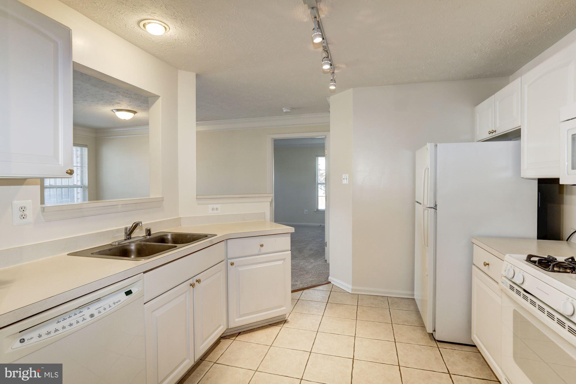 OWINGS MILLS NEWTOWN - Residential Lease