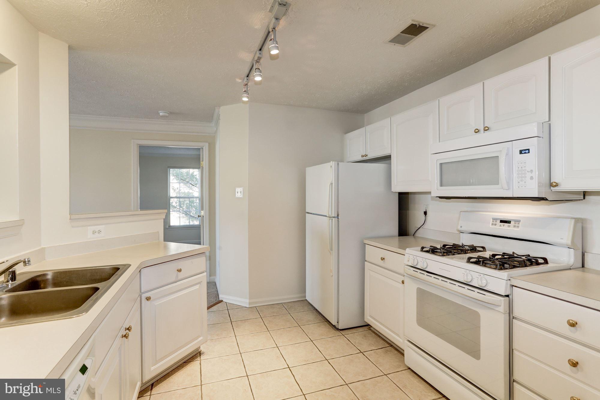 OWINGS MILLS NEWTOWN - Residential Lease