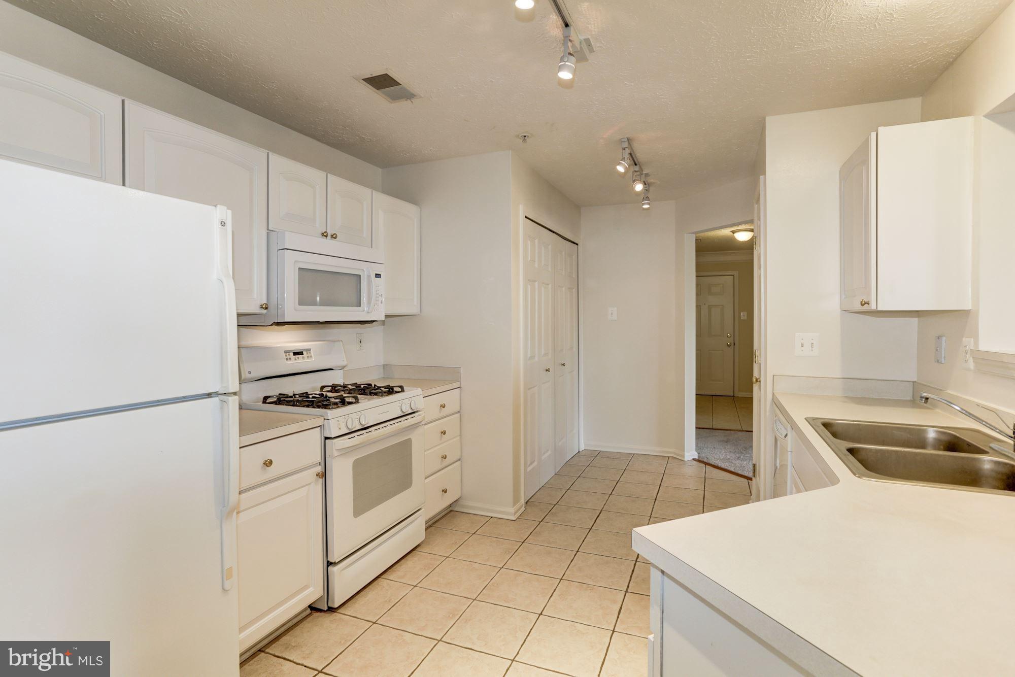 OWINGS MILLS NEWTOWN - Residential Lease