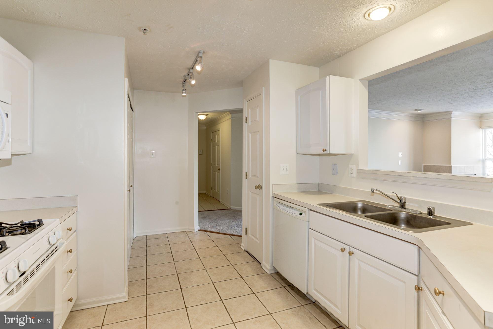 OWINGS MILLS NEWTOWN - Residential Lease