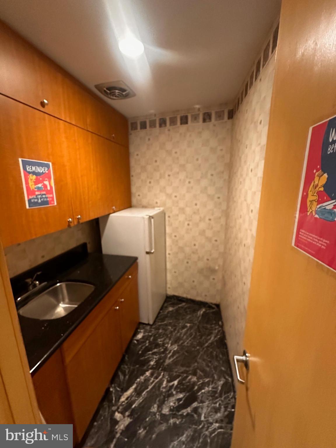 BELLS CORNER - Commercial Lease