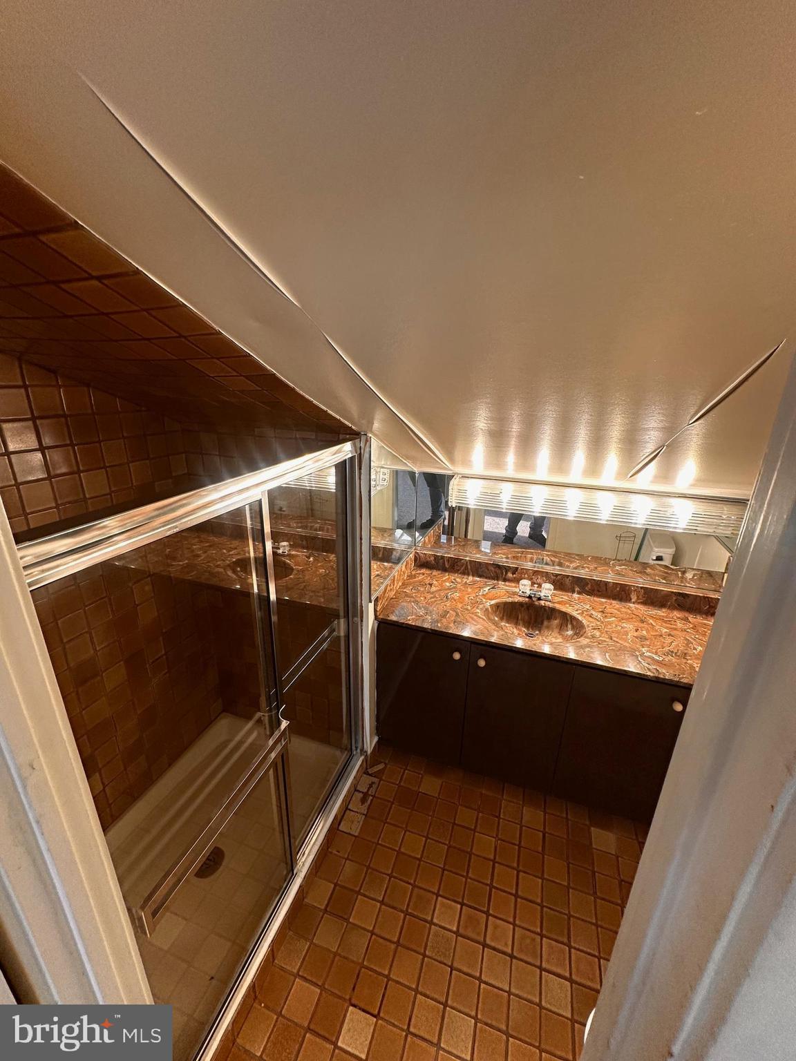 BELLS CORNER - Commercial Lease