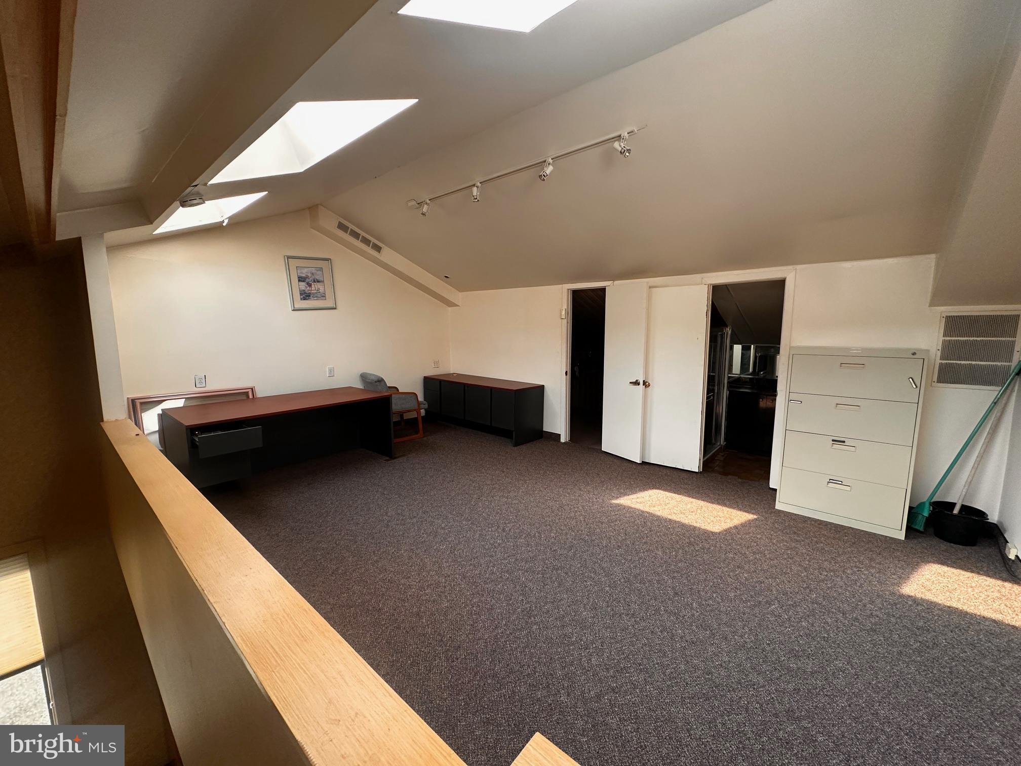 BELLS CORNER - Commercial Lease