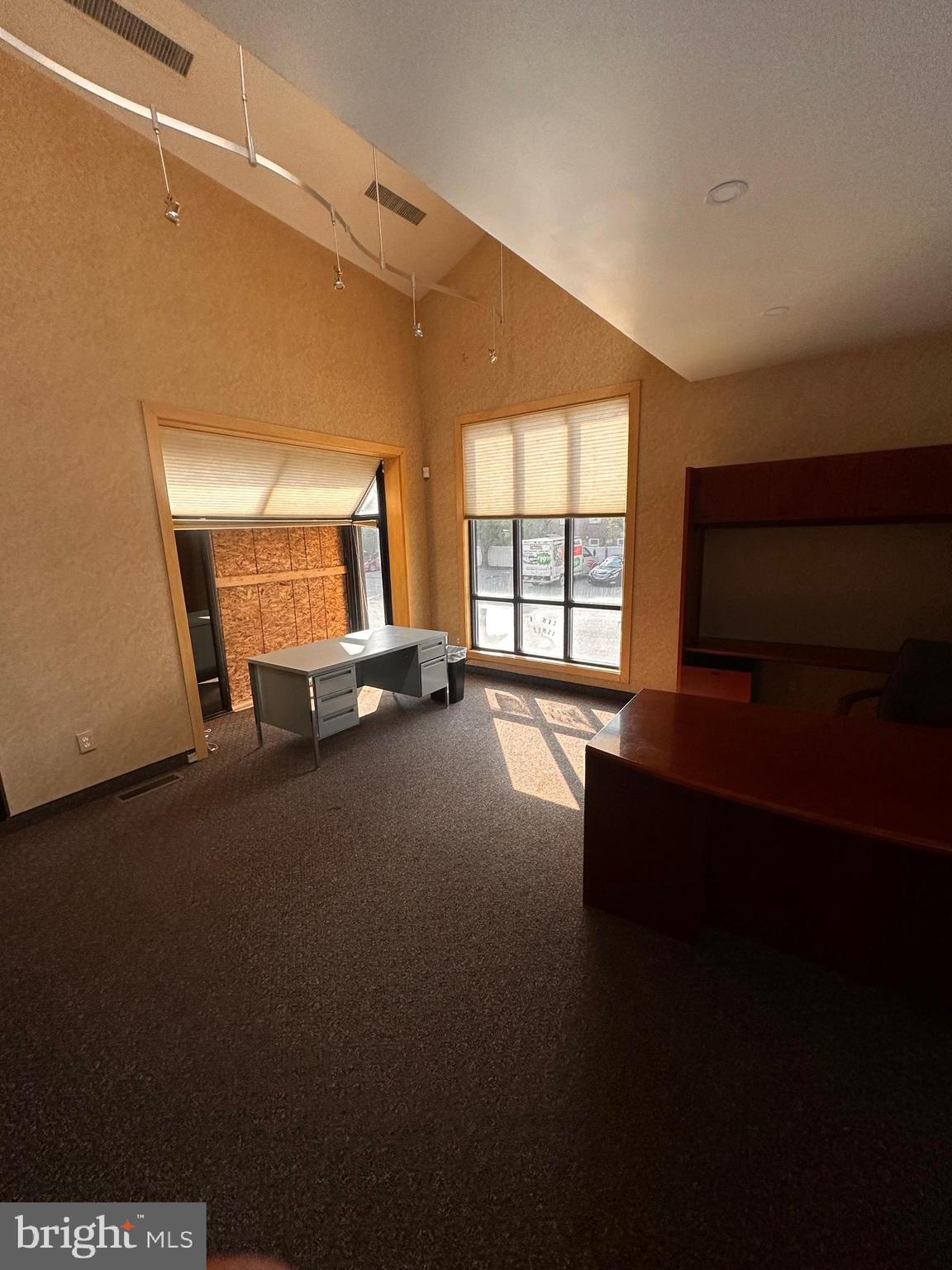 BELLS CORNER - Commercial Lease