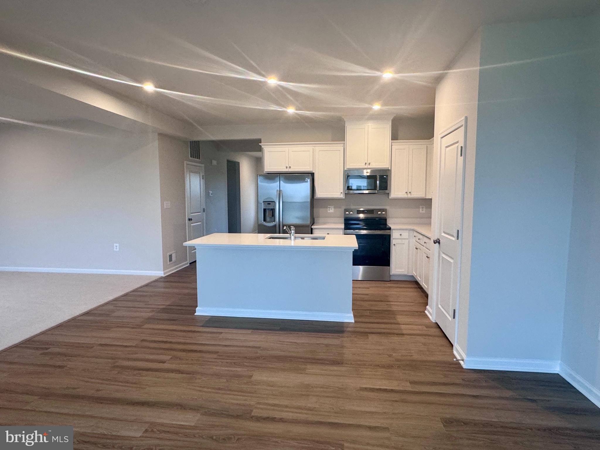 PRESIDENTS POINTE - Residential Lease