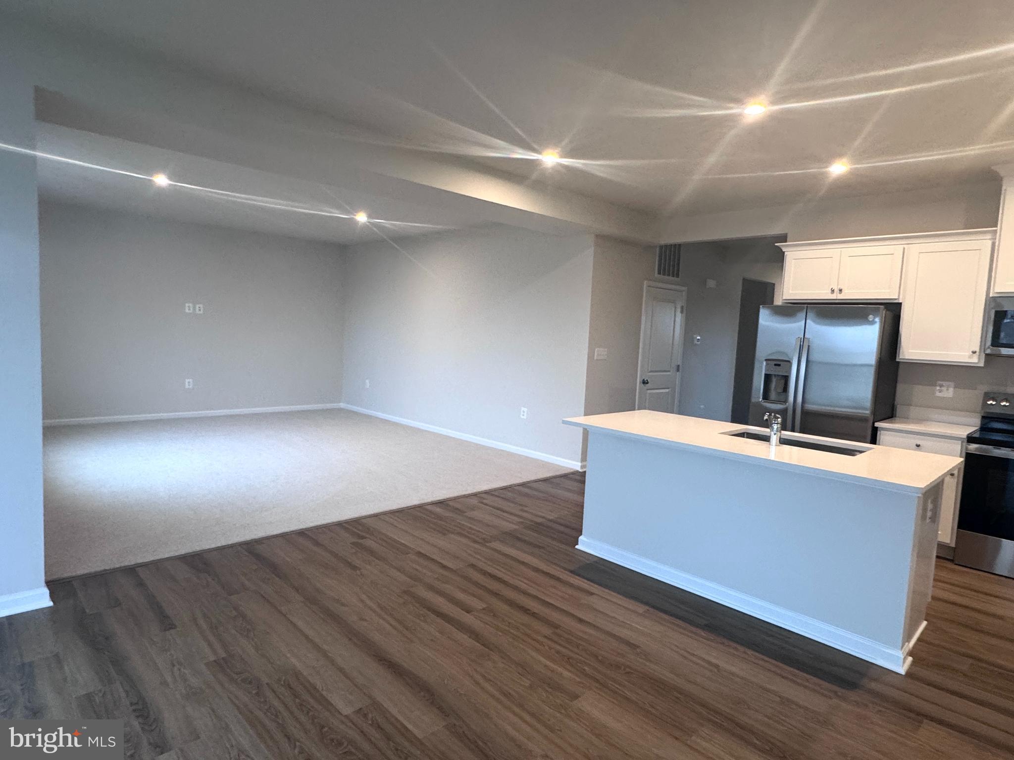 PRESIDENTS POINTE - Residential Lease