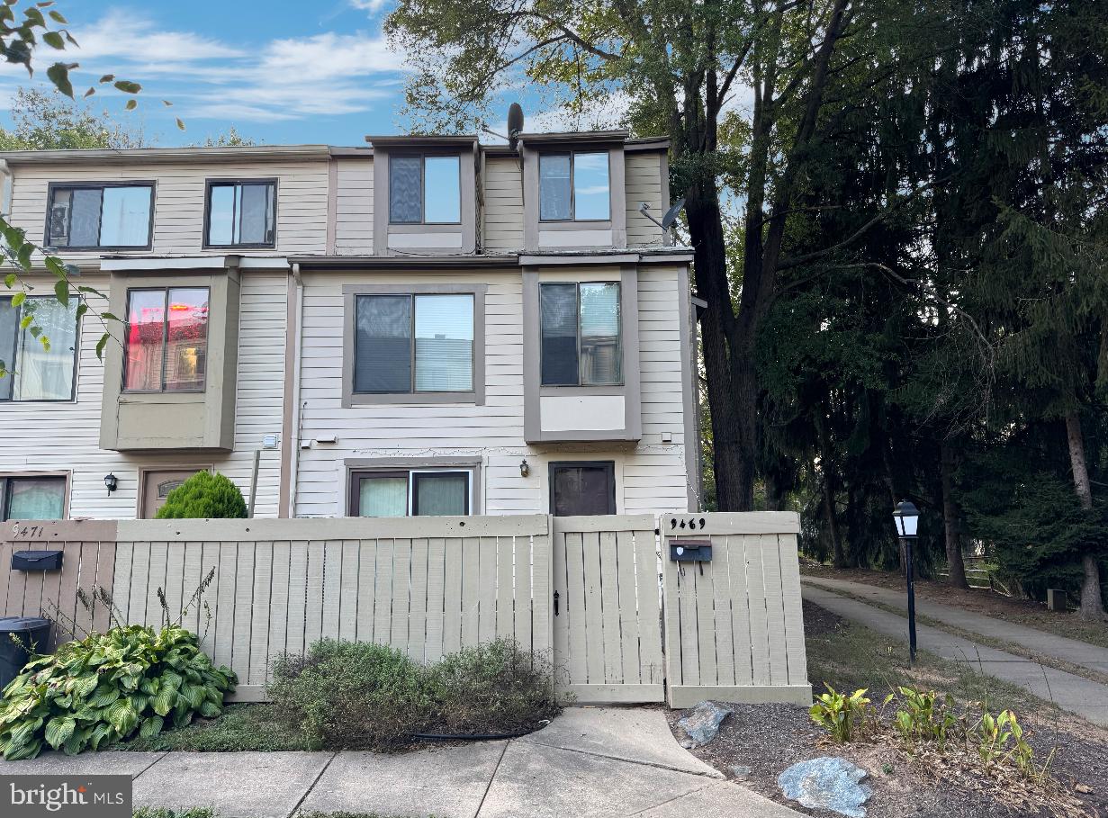 MONTGOMERY VILLAGE - Residential Lease