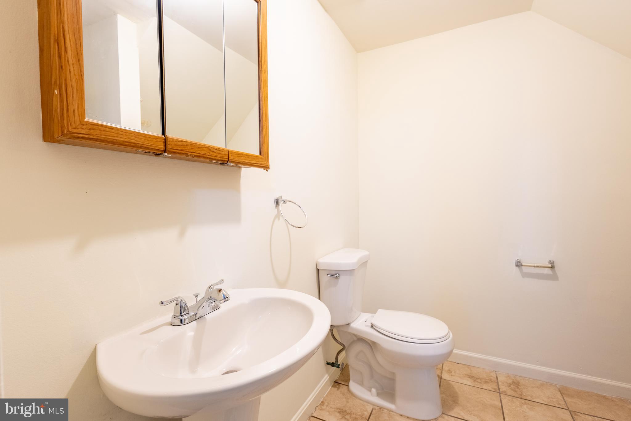 MONTGOMERY VILLAGE - Residential Lease