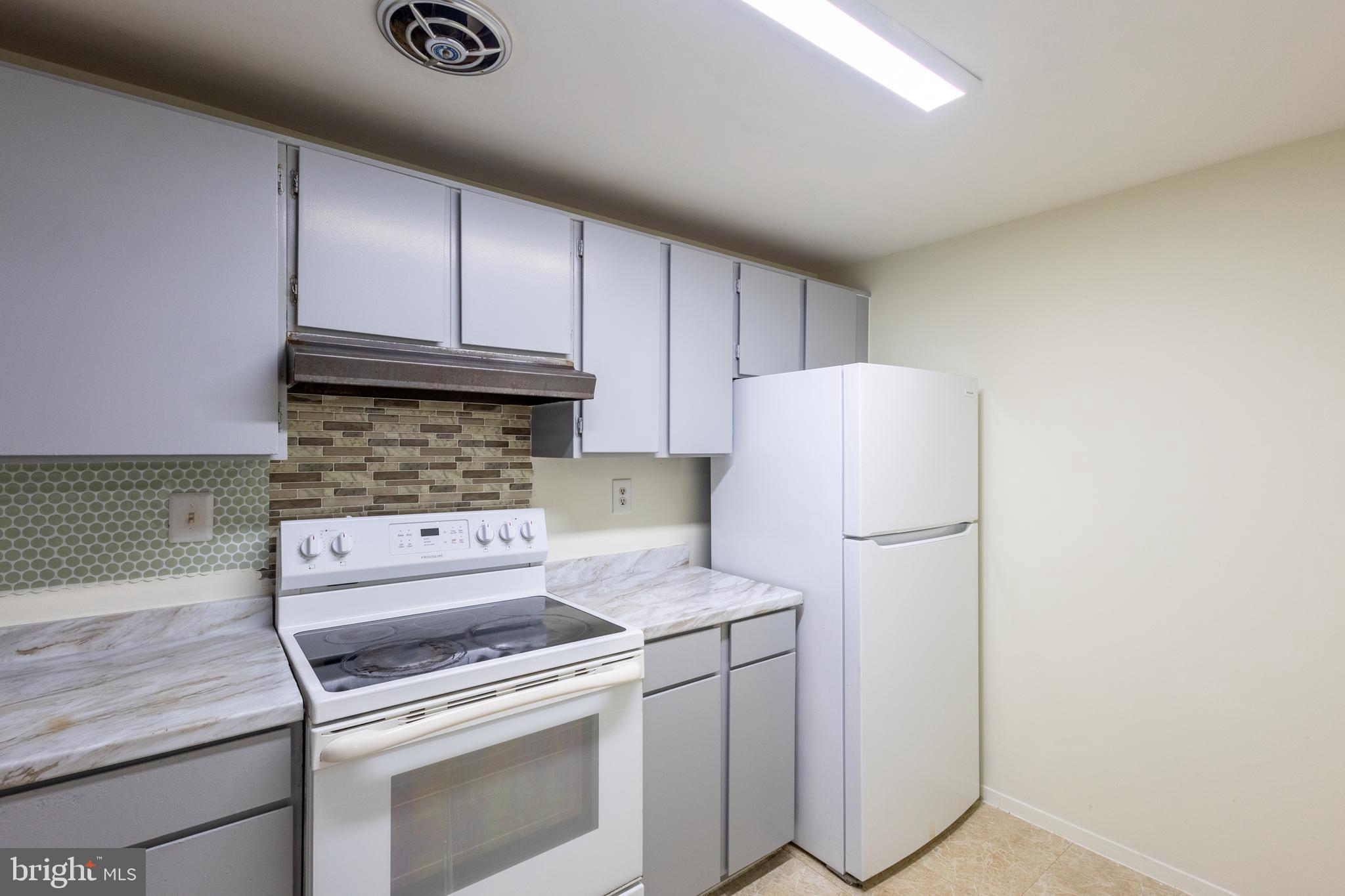 MONTGOMERY VILLAGE - Residential Lease