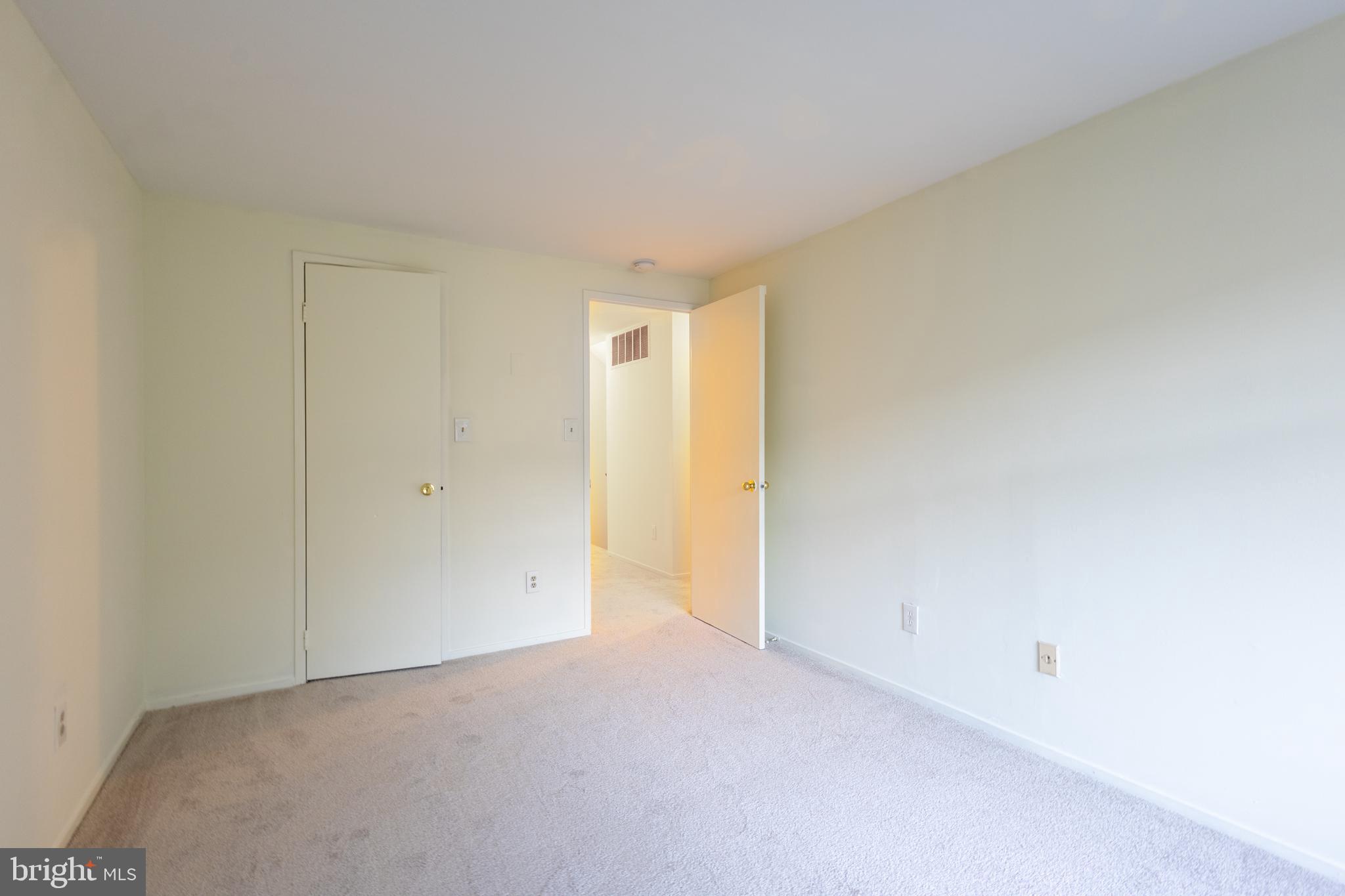 MONTGOMERY VILLAGE - Residential Lease