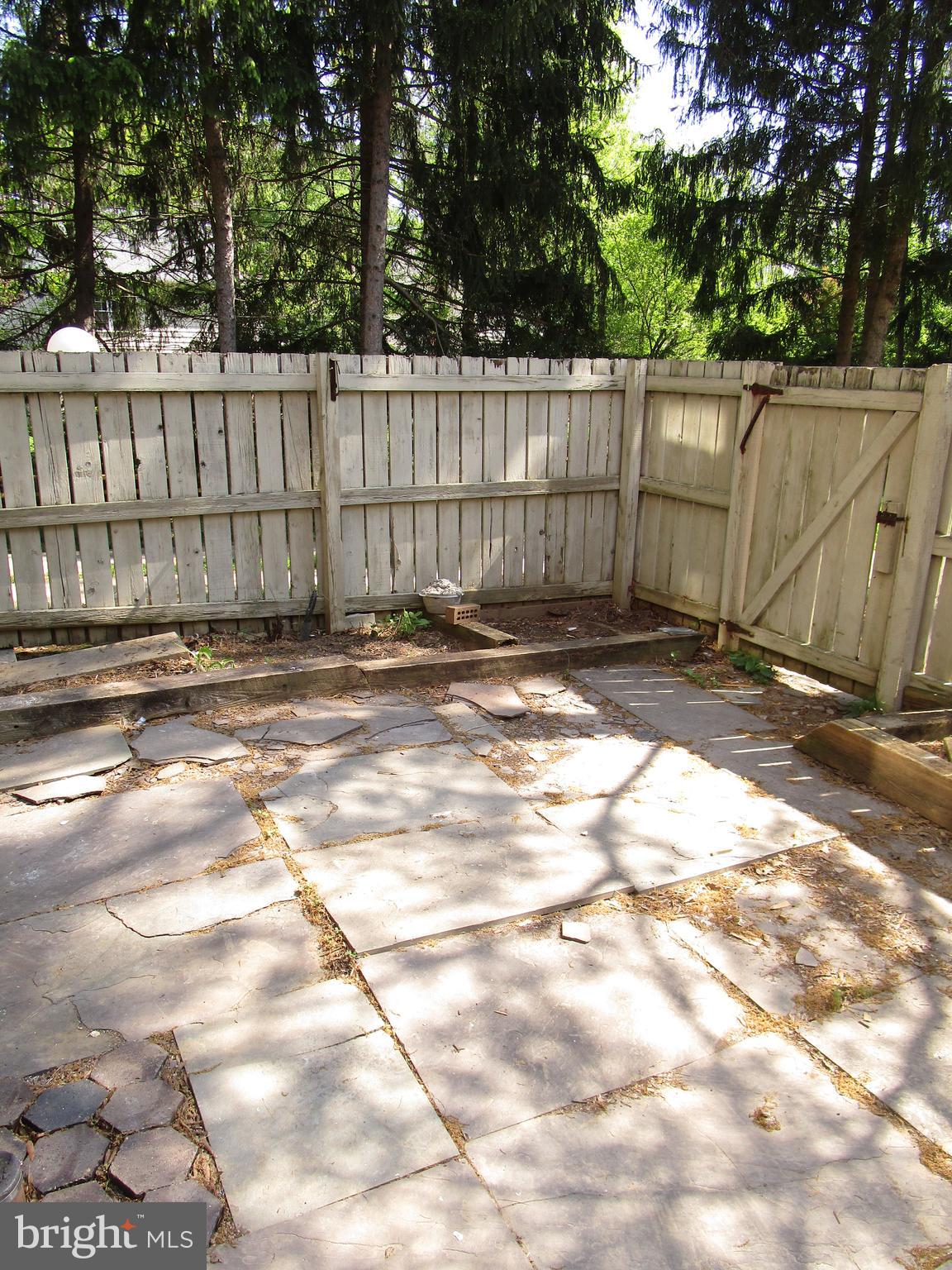 MONTGOMERY VILLAGE - Residential Lease