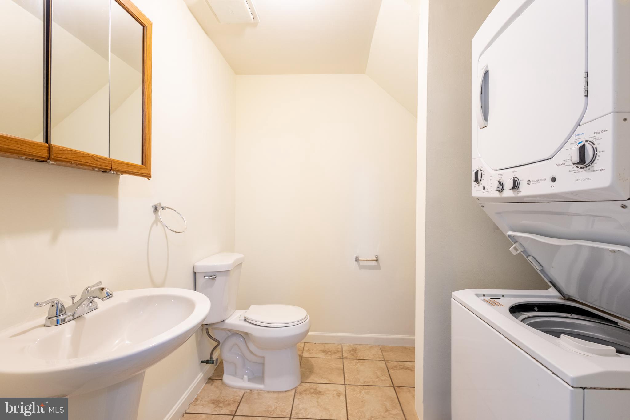 MONTGOMERY VILLAGE - Residential Lease