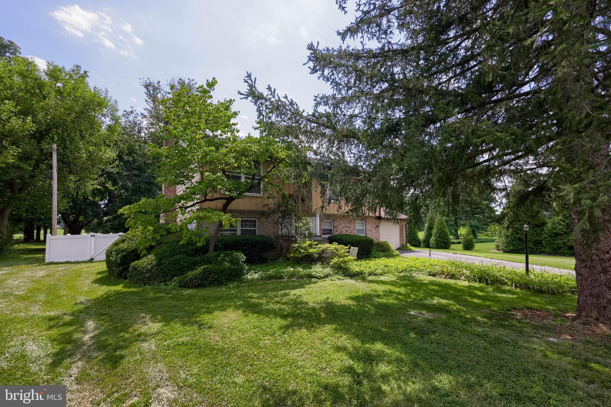 925 EDINBURGH DRIVE