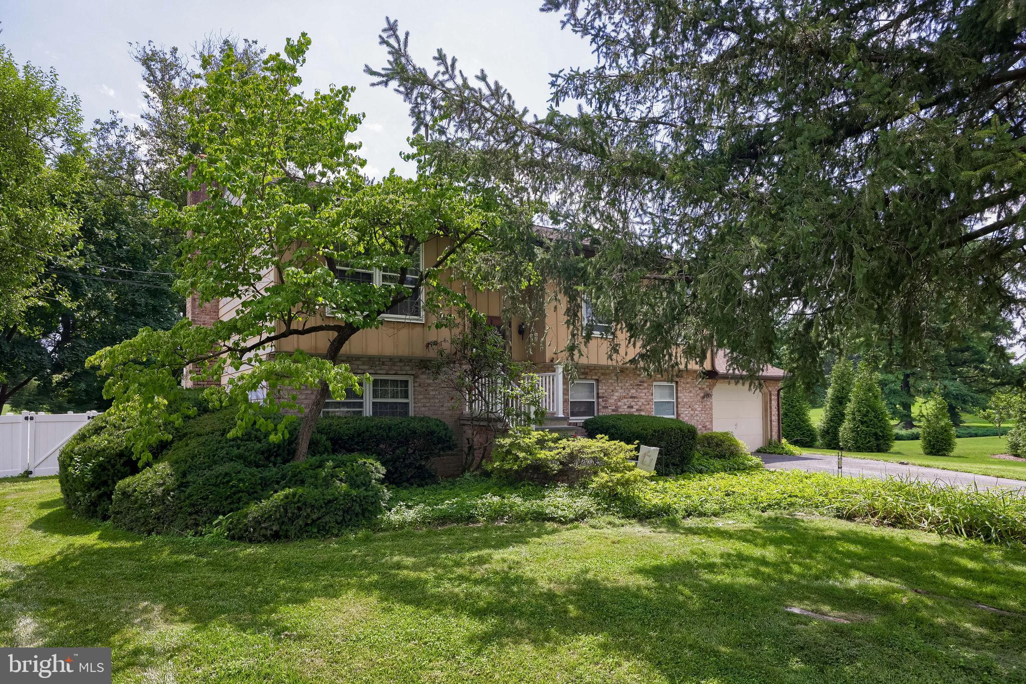 925 EDINBURGH DRIVE