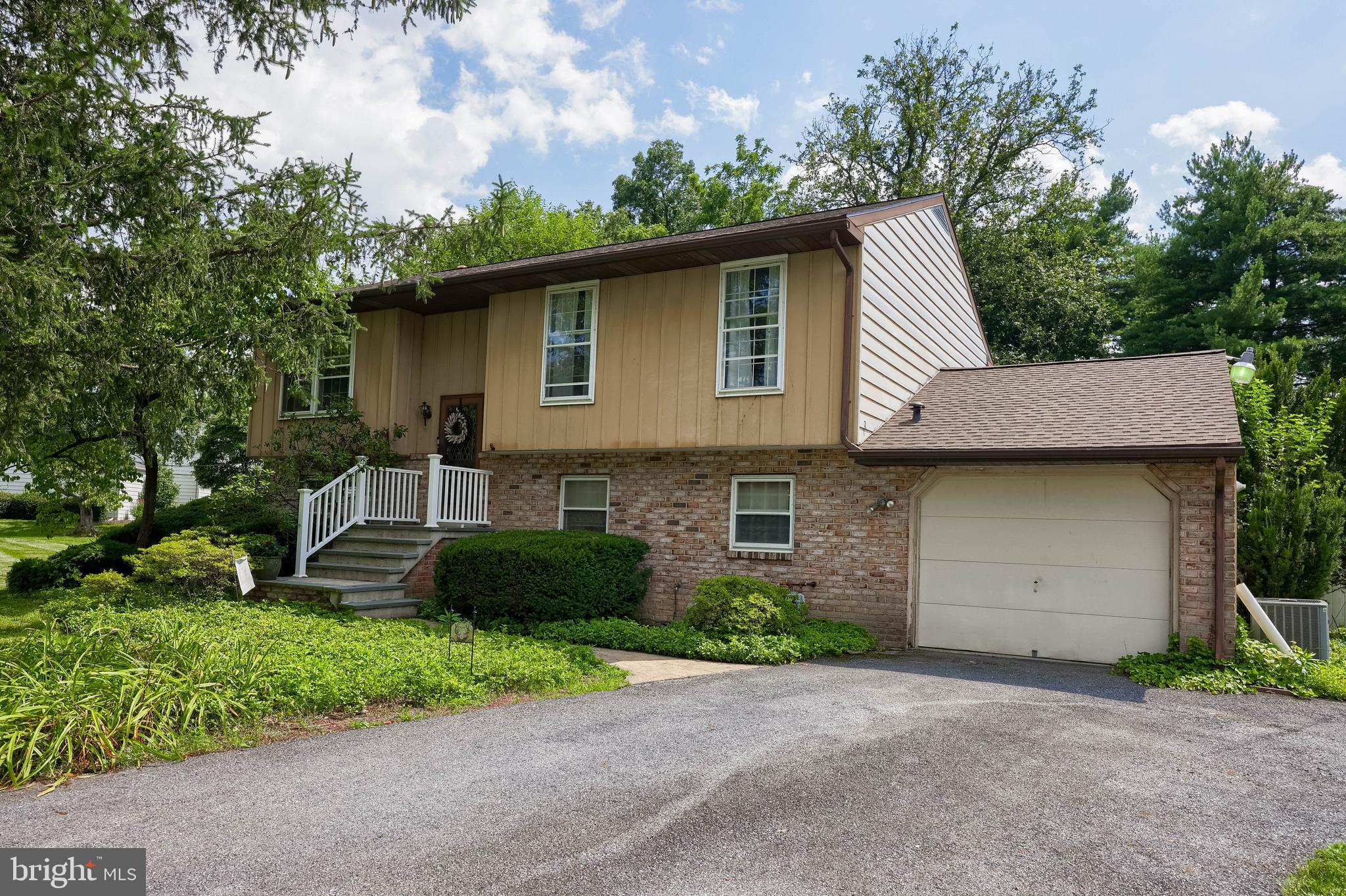 925 EDINBURGH DRIVE