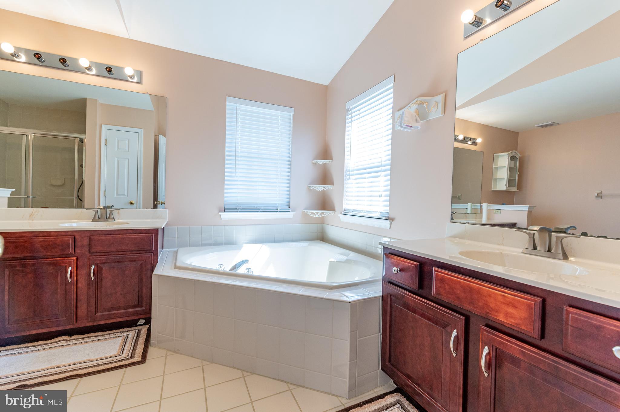 LAFAYETTE MEADOWS - Residential