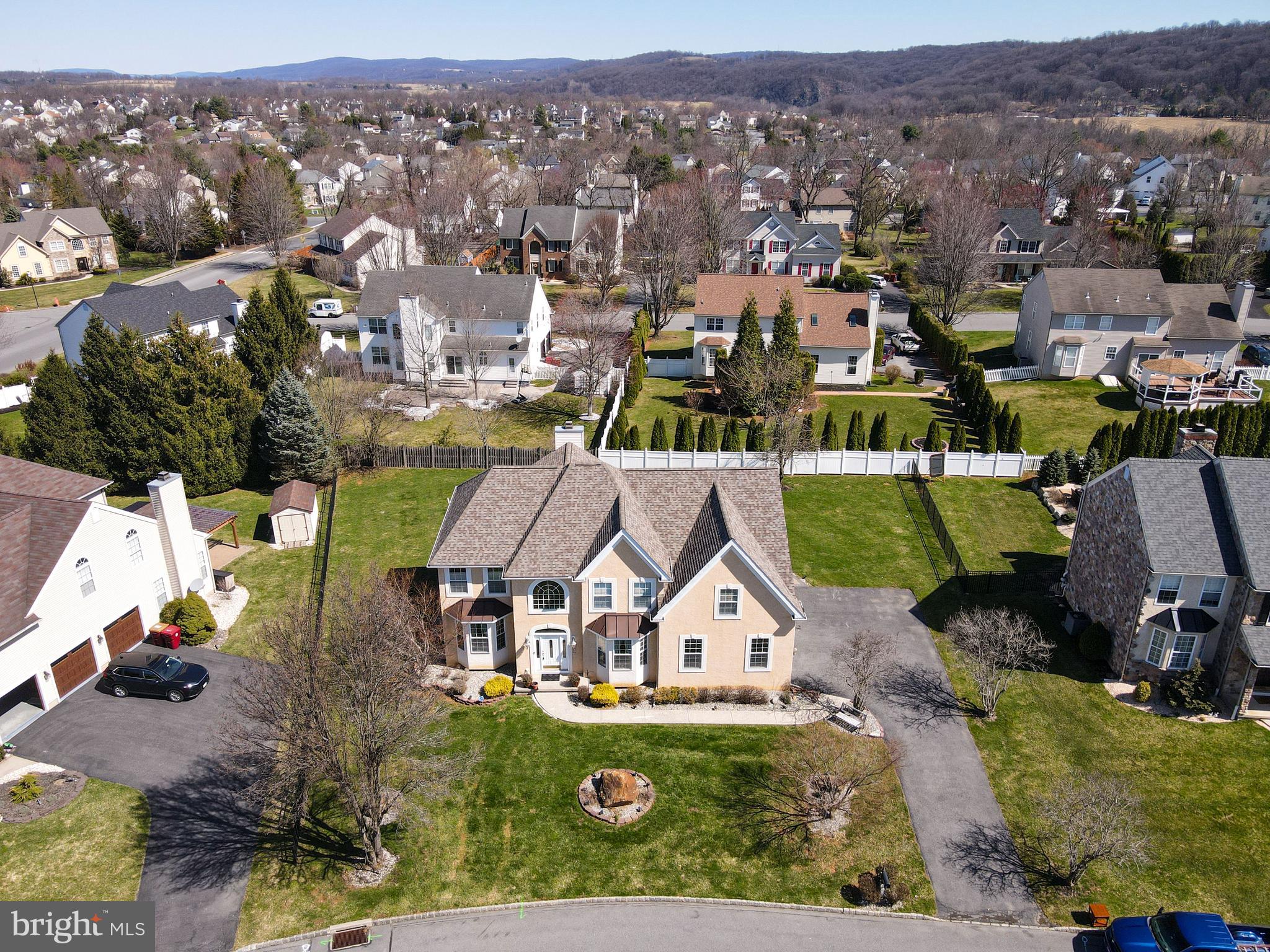 LAFAYETTE MEADOWS - Residential