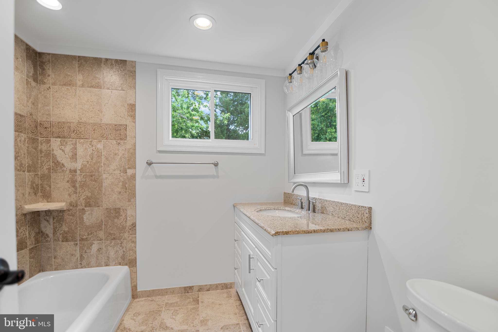 DALECREST - Residential Lease