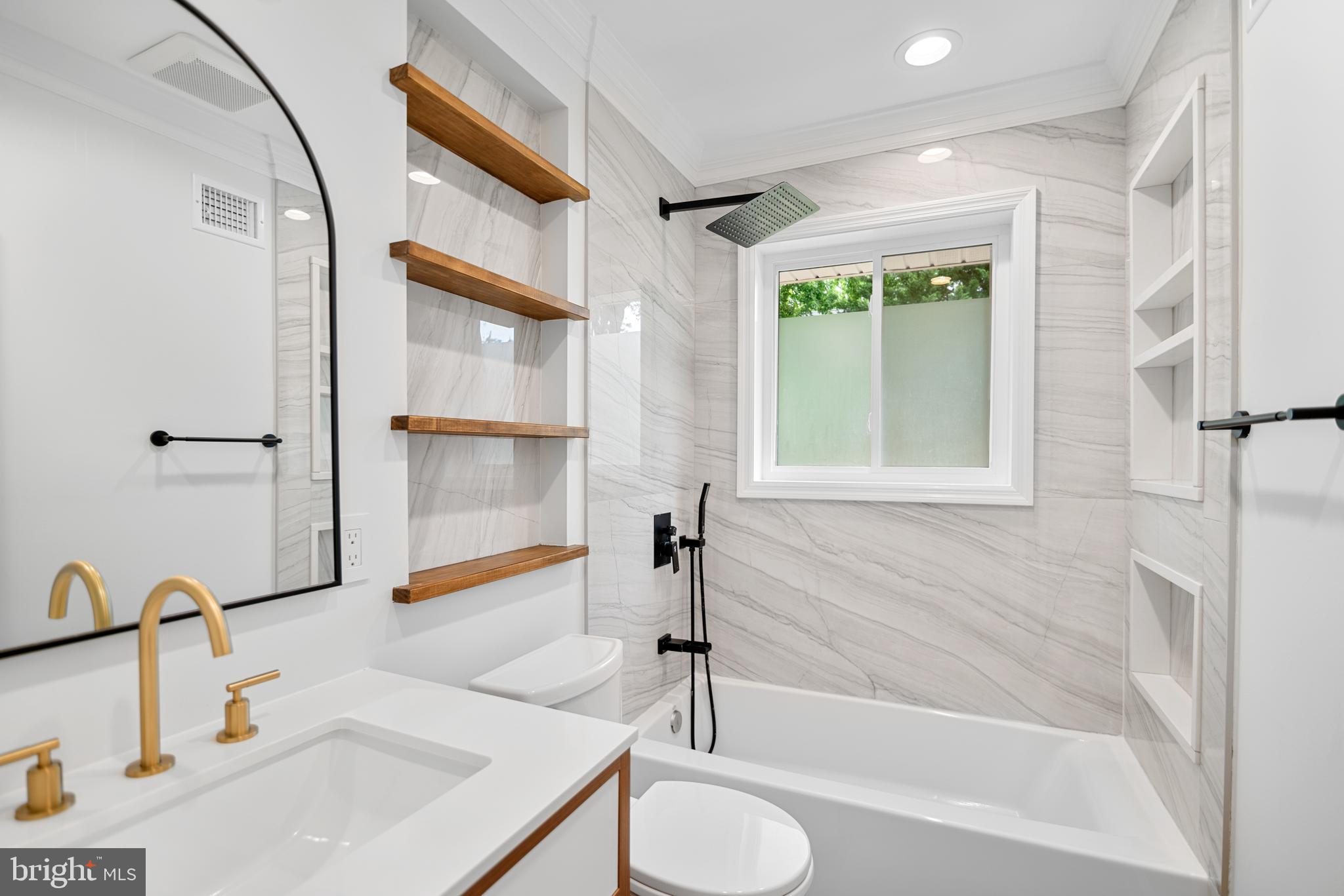 DALECREST - Residential Lease