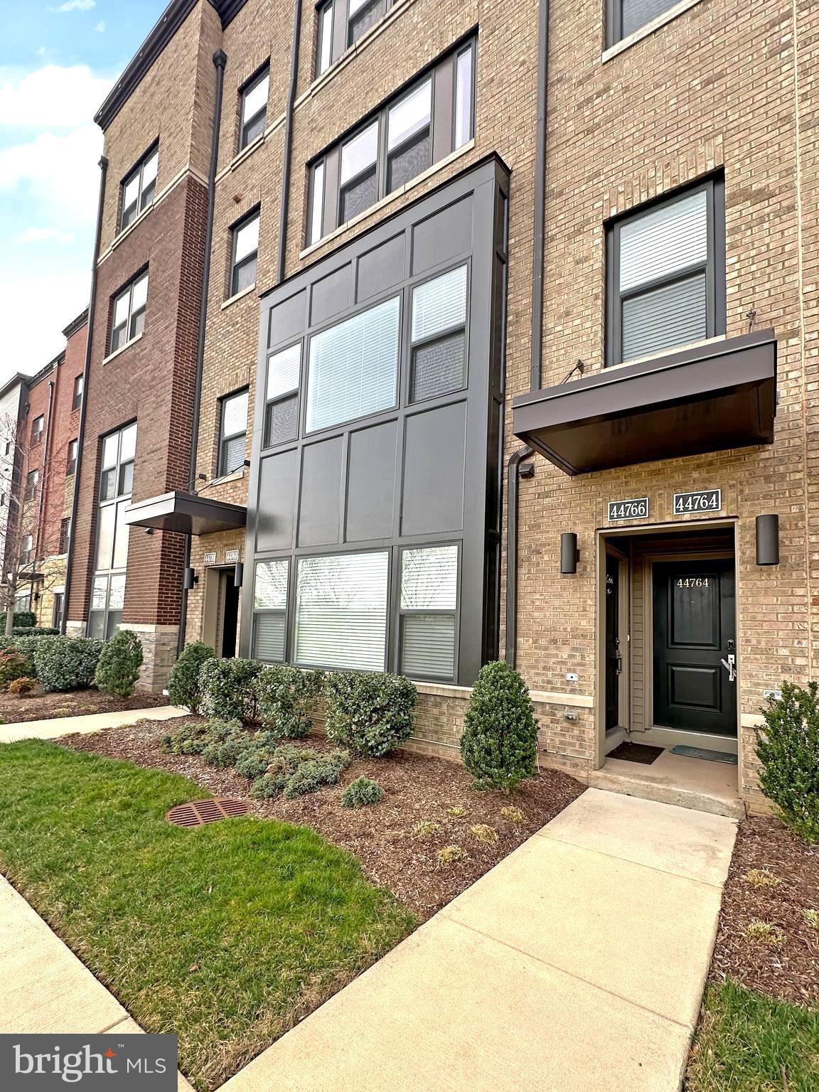 44766 TIVERTON SQUARE