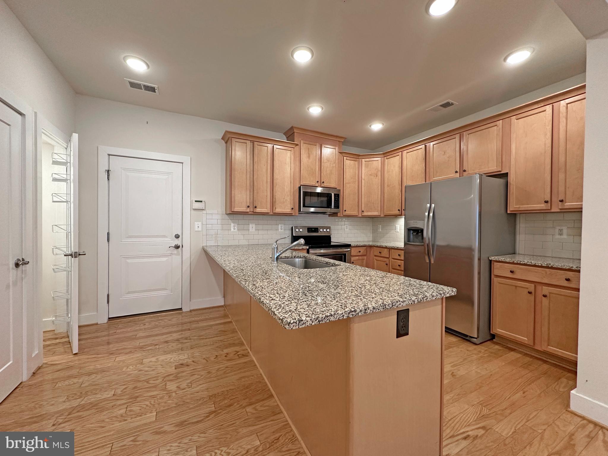 44766 TIVERTON SQUARE