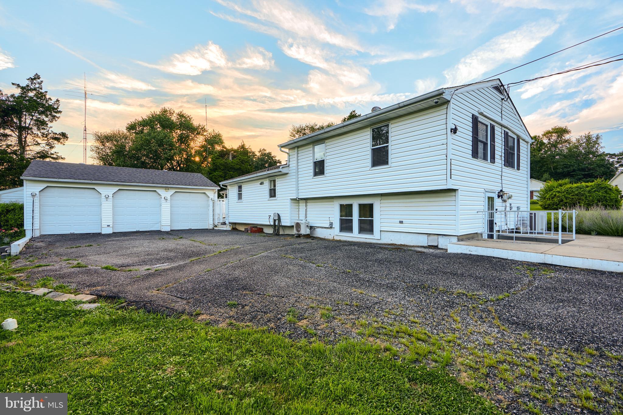 2900 SILVER SPRUCE LANE