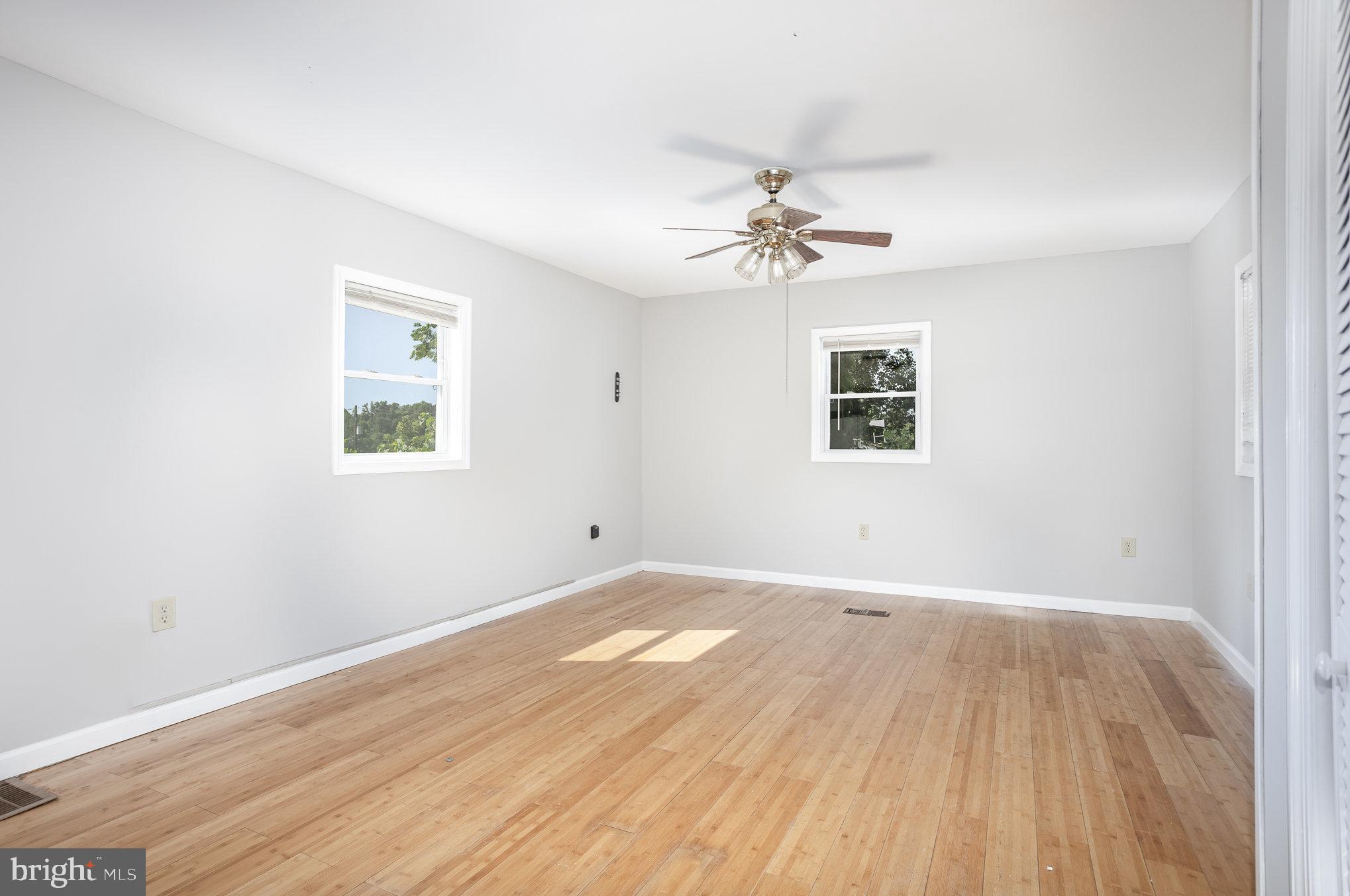 40 MEADOWBROOK COURT