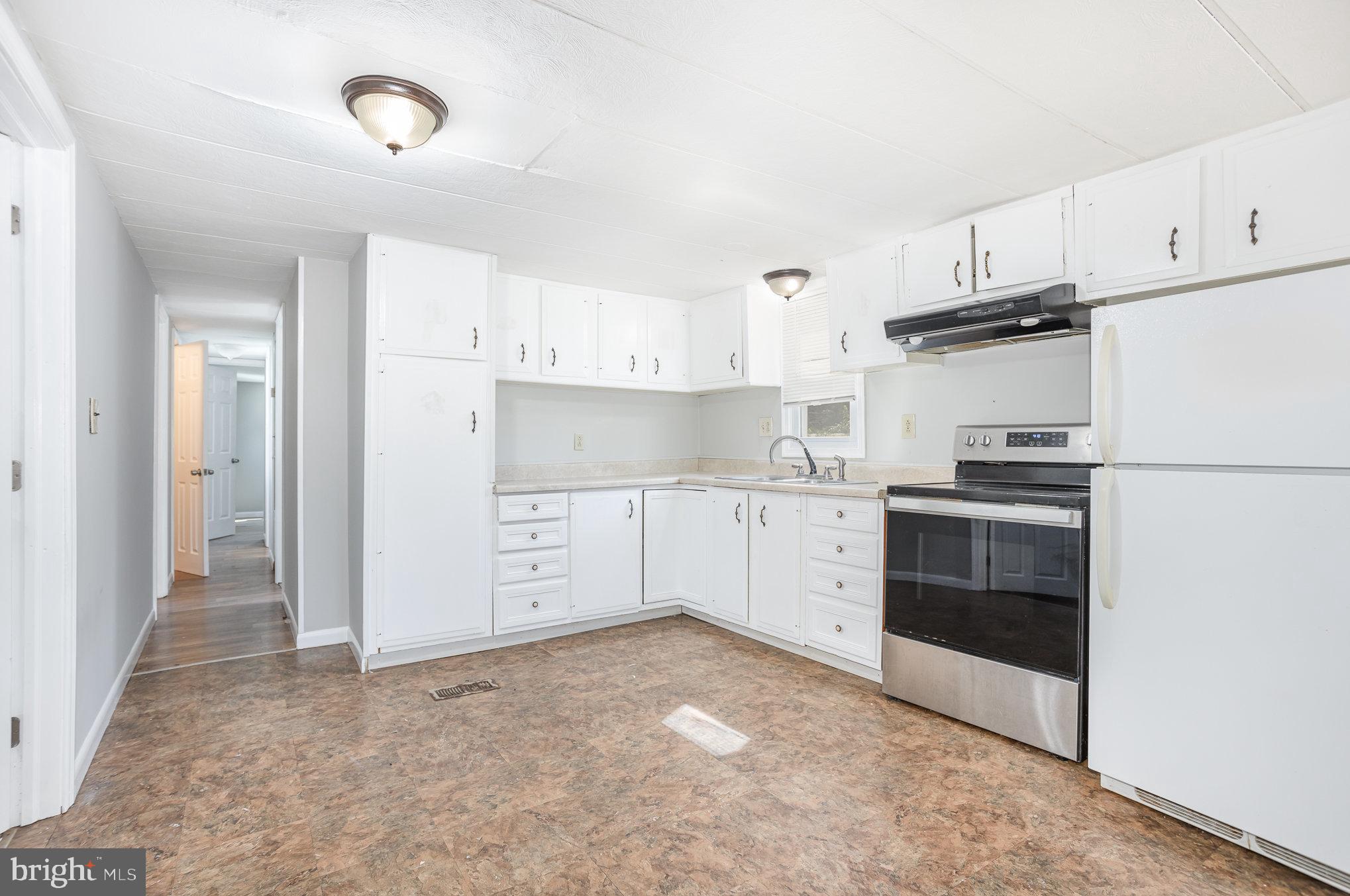 40 MEADOWBROOK COURT