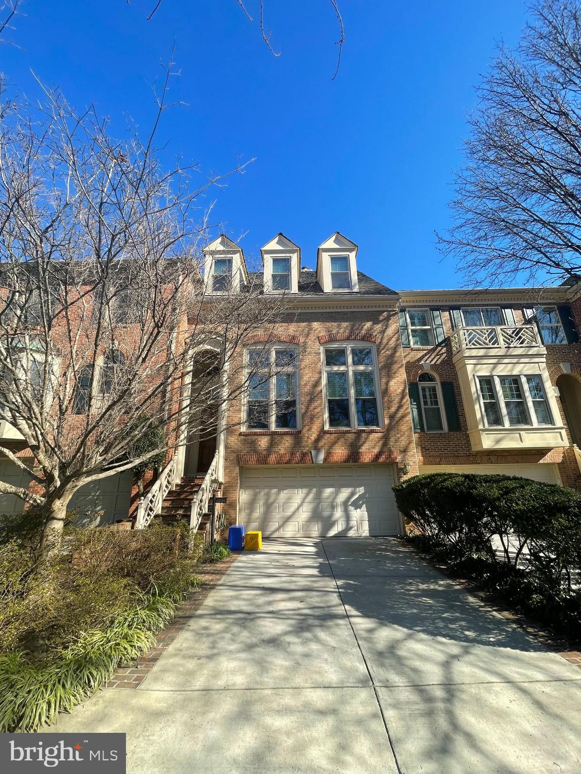 HAMPTONS OF MCLEAN - Residential