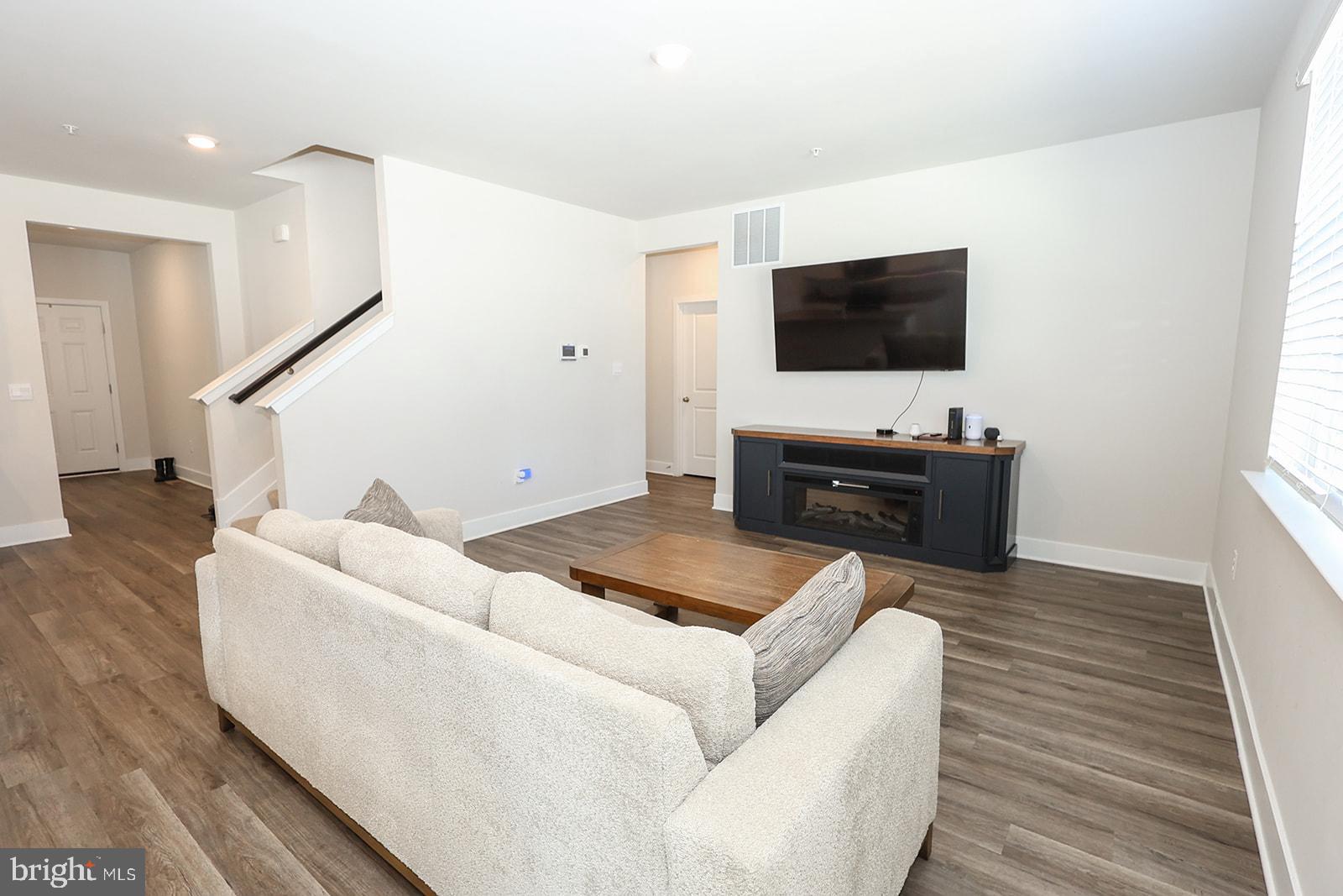 PEMBROOKE - Residential