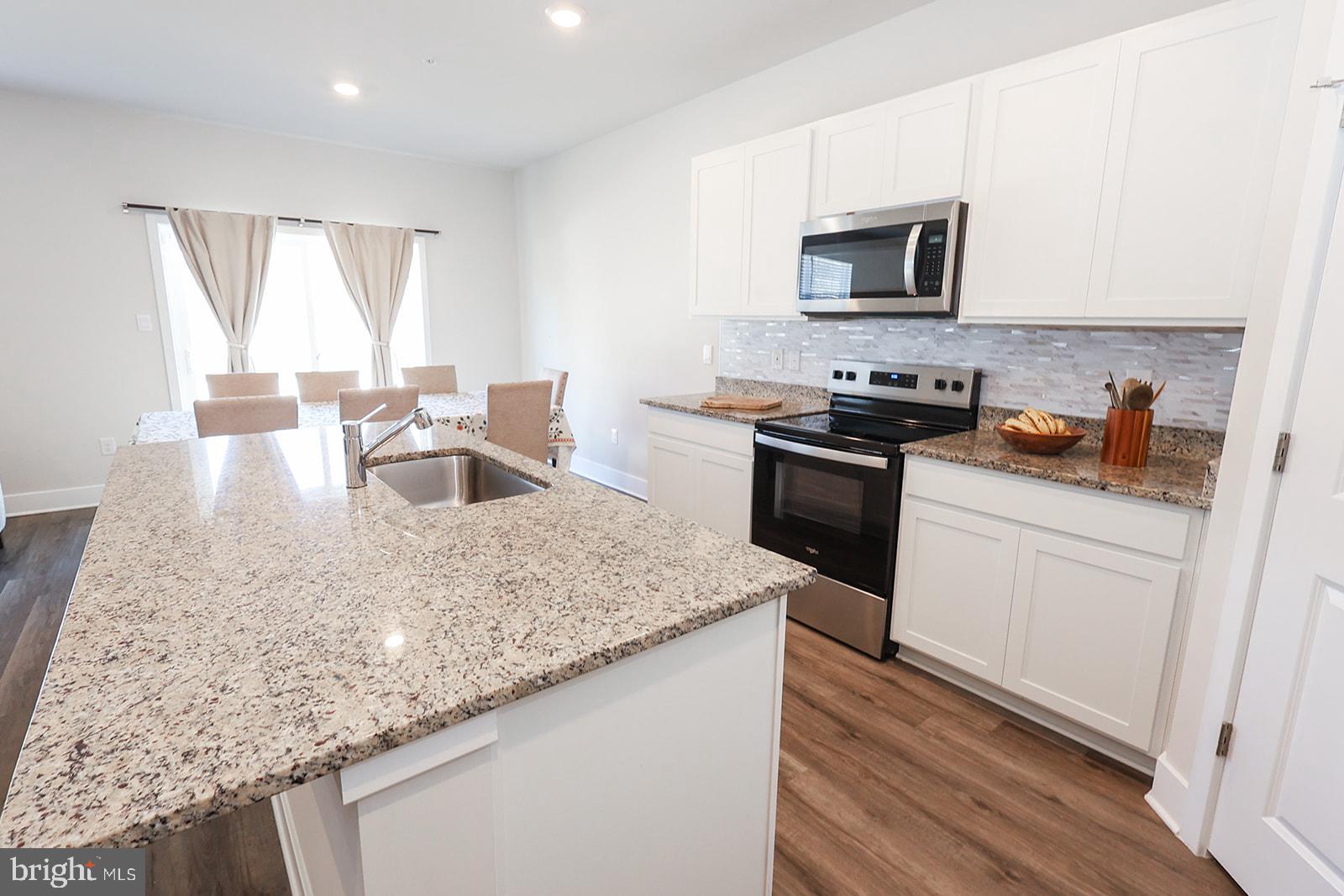 PEMBROOKE - Residential