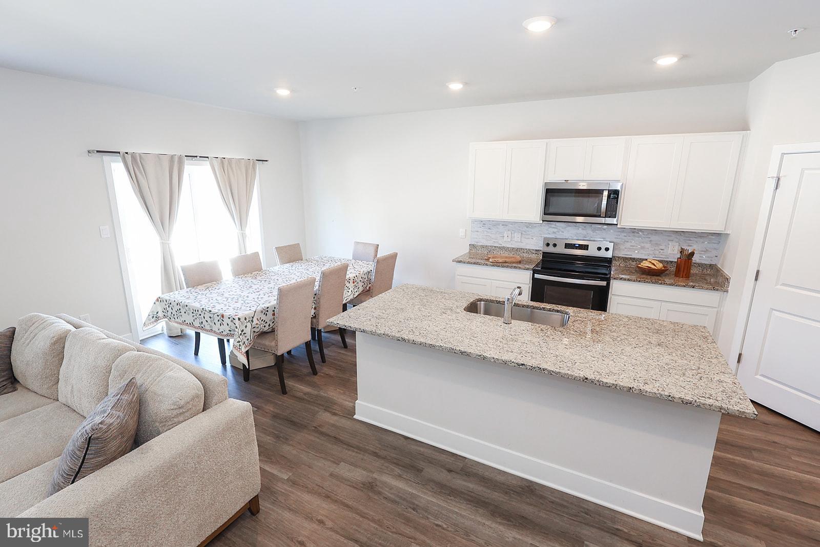 PEMBROOKE - Residential