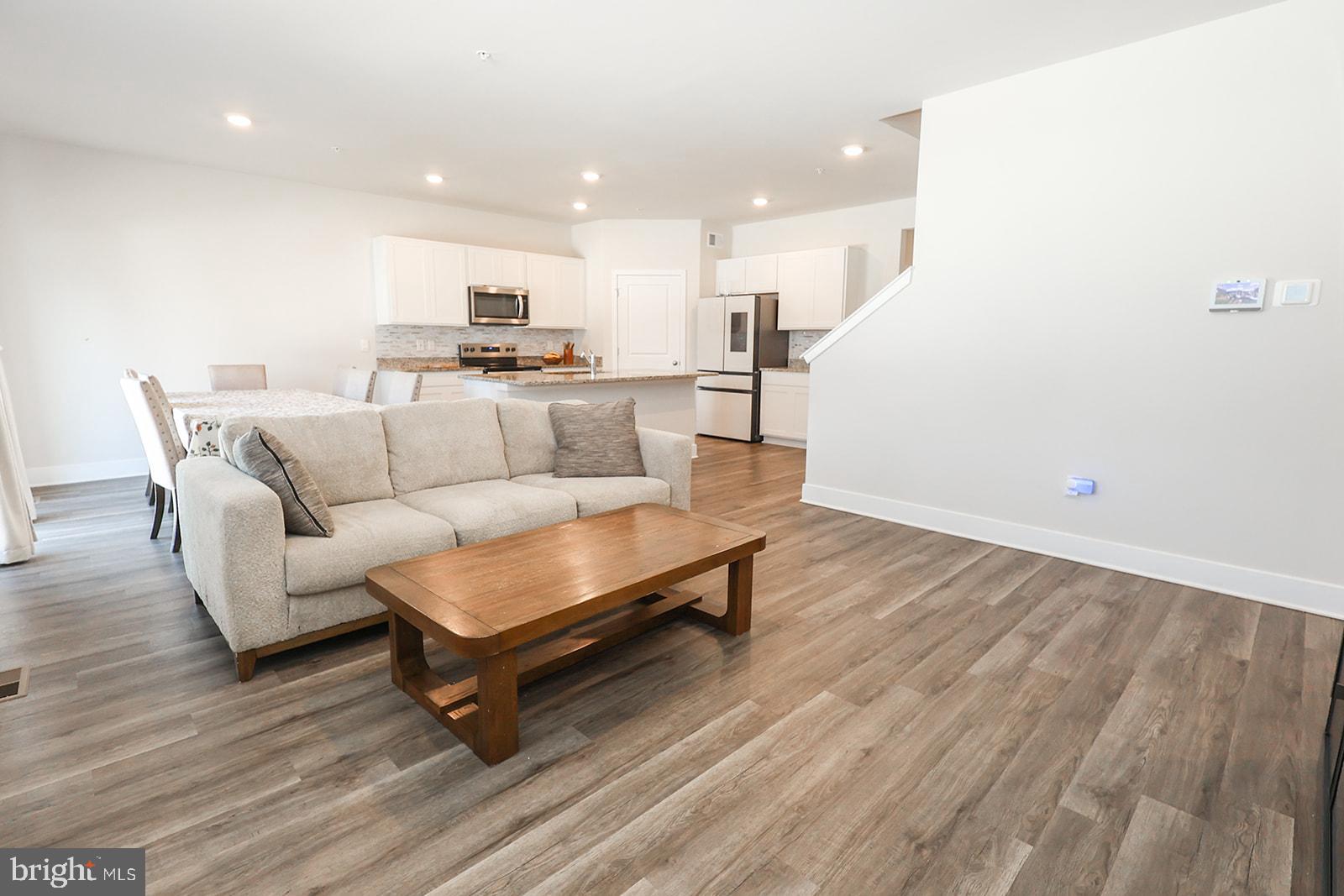 PEMBROOKE - Residential