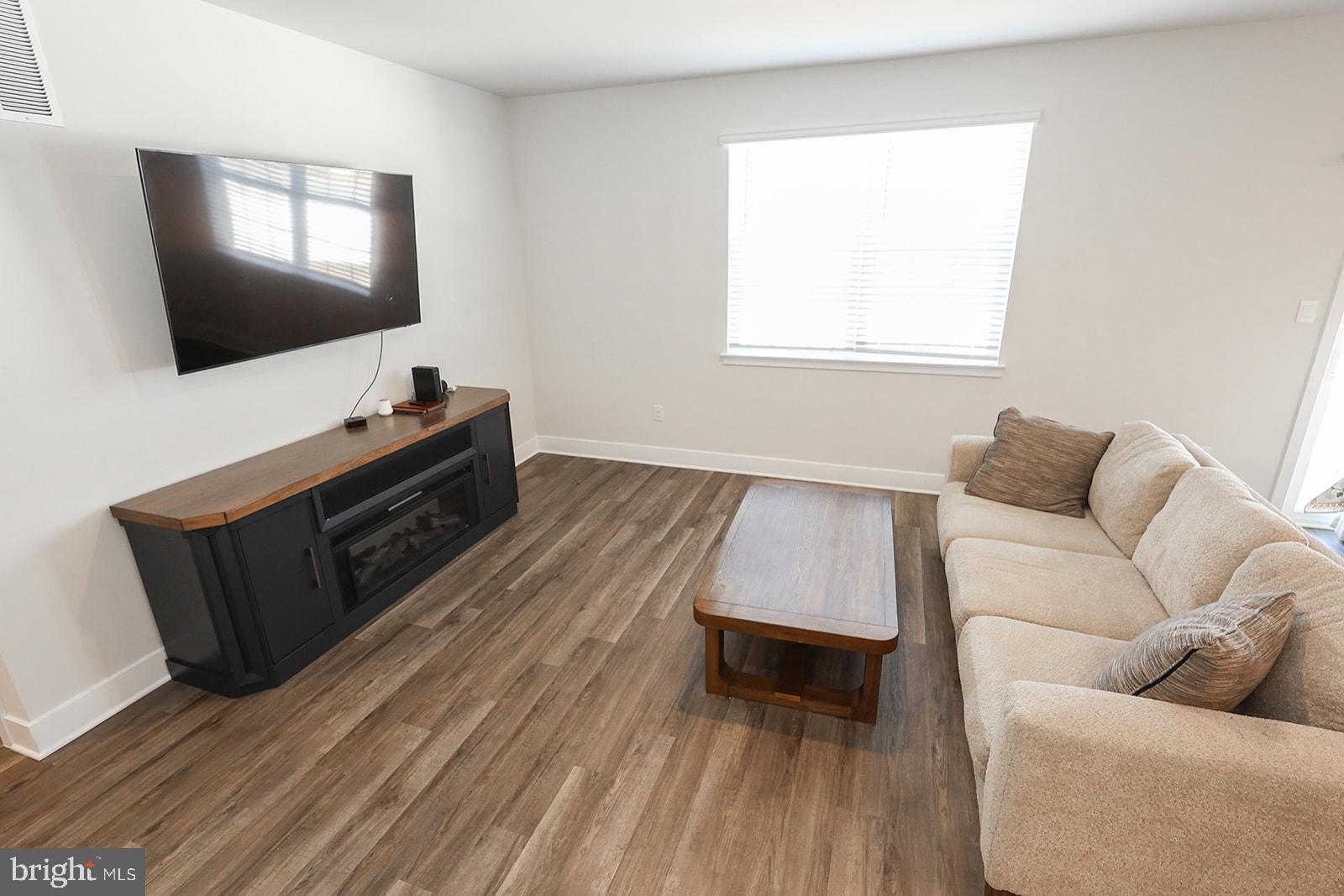 PEMBROOKE - Residential