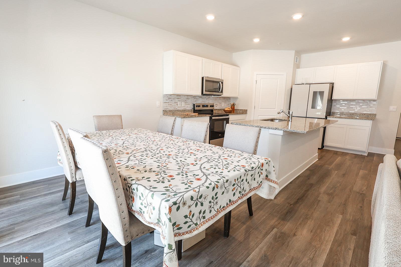 PEMBROOKE - Residential