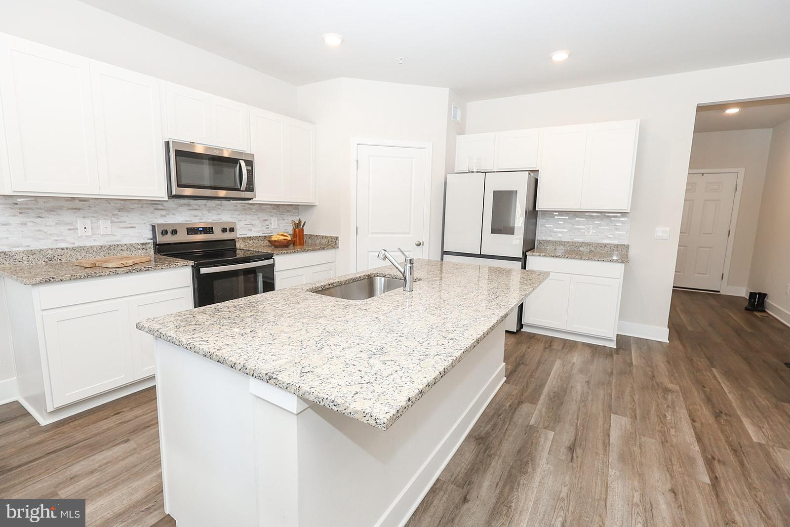 PEMBROOKE - Residential