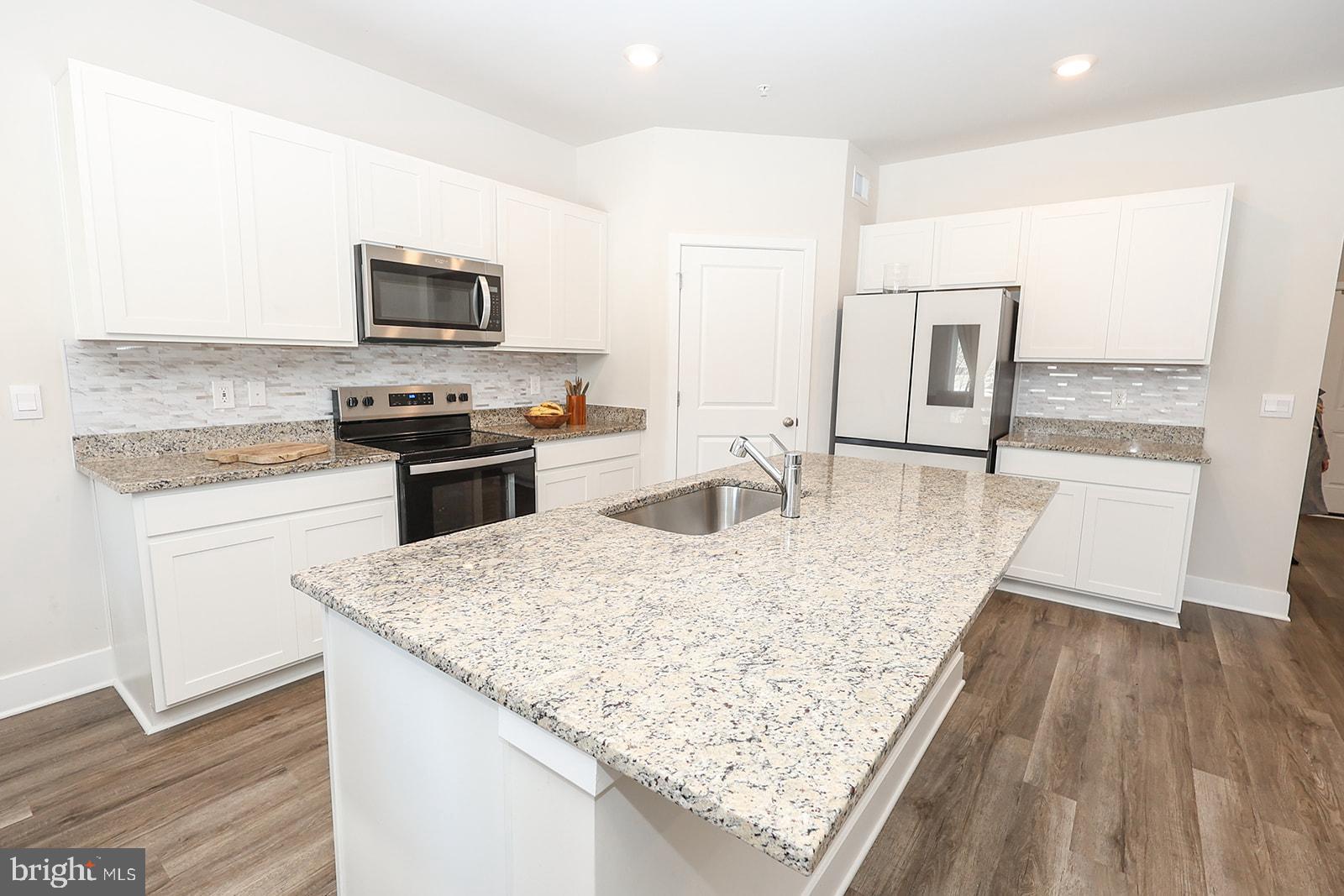 PEMBROOKE - Residential