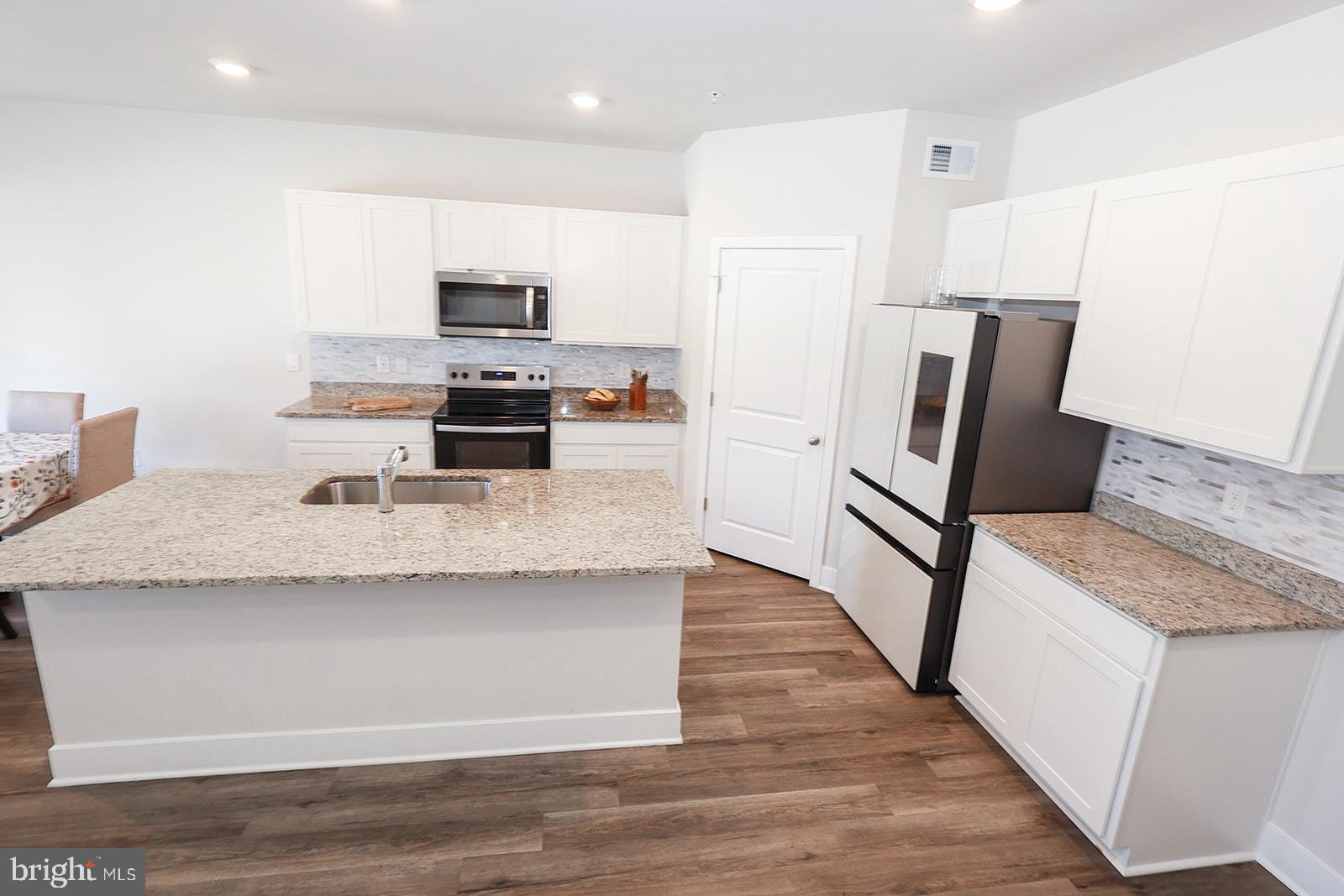 PEMBROOKE - Residential